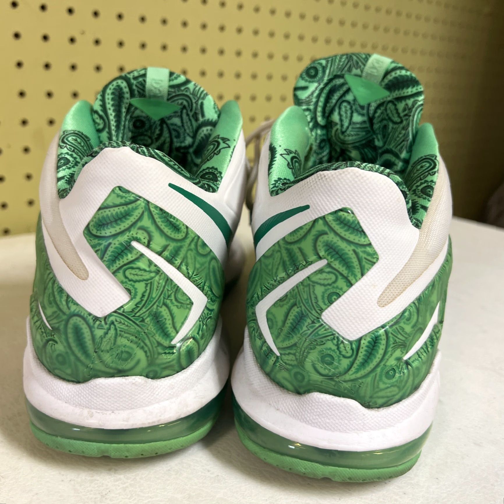 Nike Nike LeBron XI Low Air Max Basketball Shoes Men 10.5 White Green Multicolor 642849-100 Size US 10 / EU 43 - 5 Thumbnail