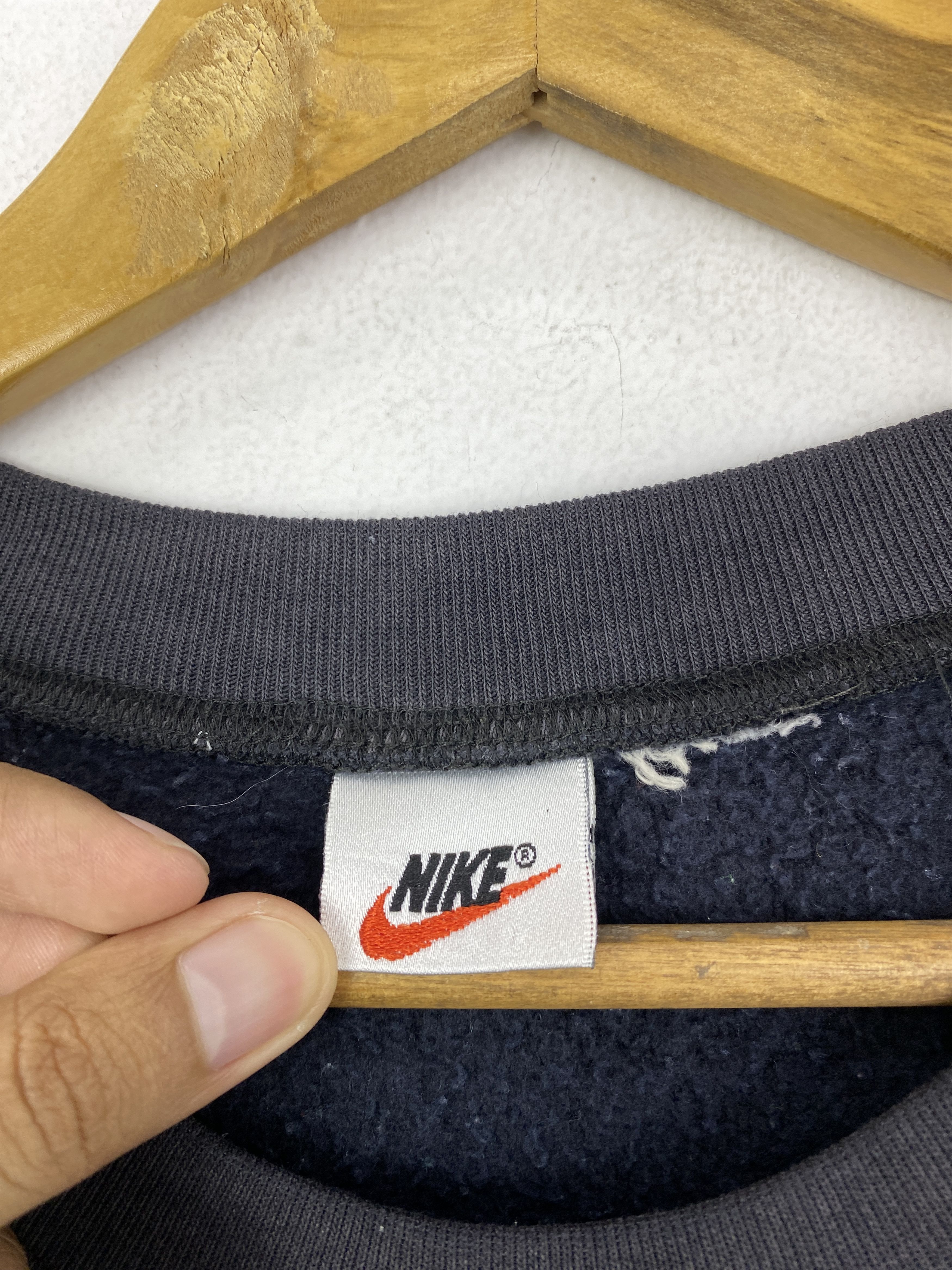 Nike Vintage 90s Nike Small Logo Crewneck Sweatshirt SH0141 Size US XL / EU 56 / 4 - 7 Thumbnail