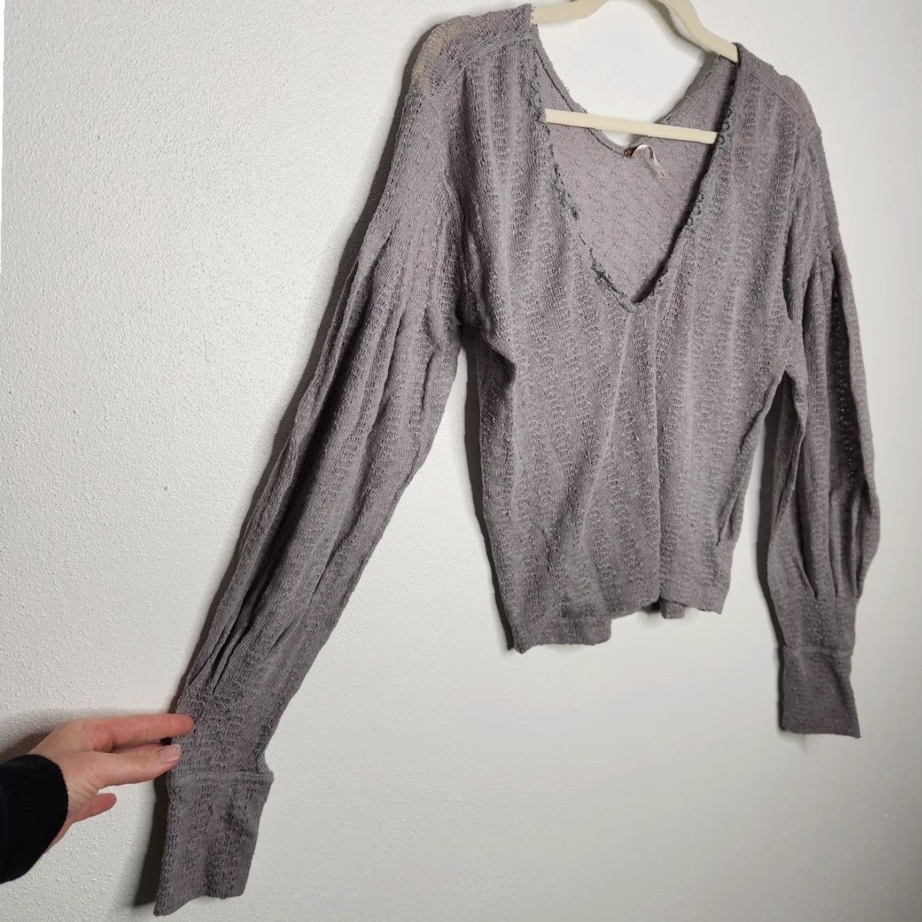 Free People VINTAGE Free People Purple Sheer Knit V Neck Long Sleeve Blouse Small User: VINTAGE Free People Purple Sheer Knit V Neck Long Sleeve Blouse Small Size S / US 4 / IT 40 - 2 Thumbnail