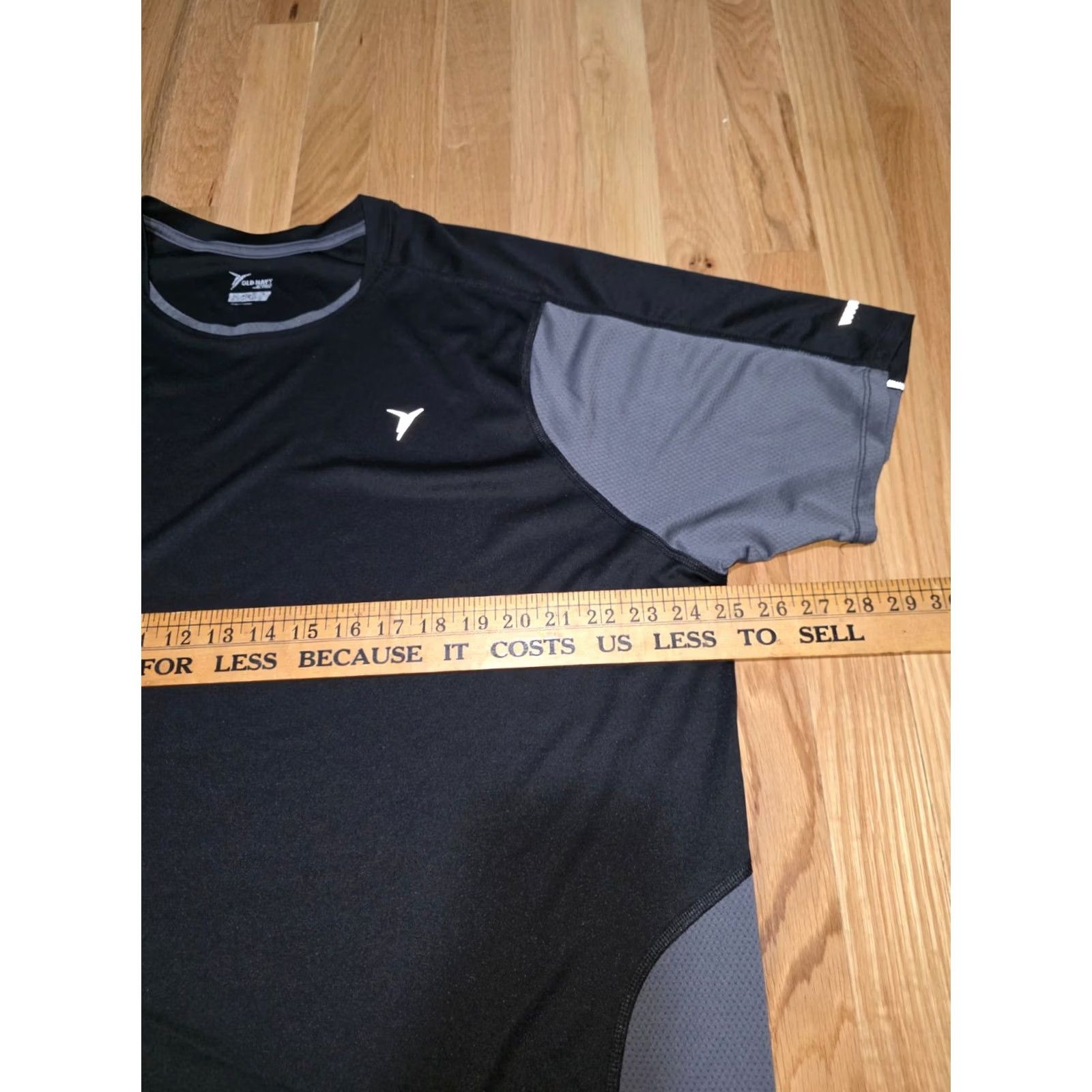 Old Navy Old Navy Active T-Shirt Men XL Black/Gray Polyester Short Sleeve Crew Neck Logo Lightweight Regular Fit Sports Size US XL / EU 56 / 4 - 5 Thumbnail