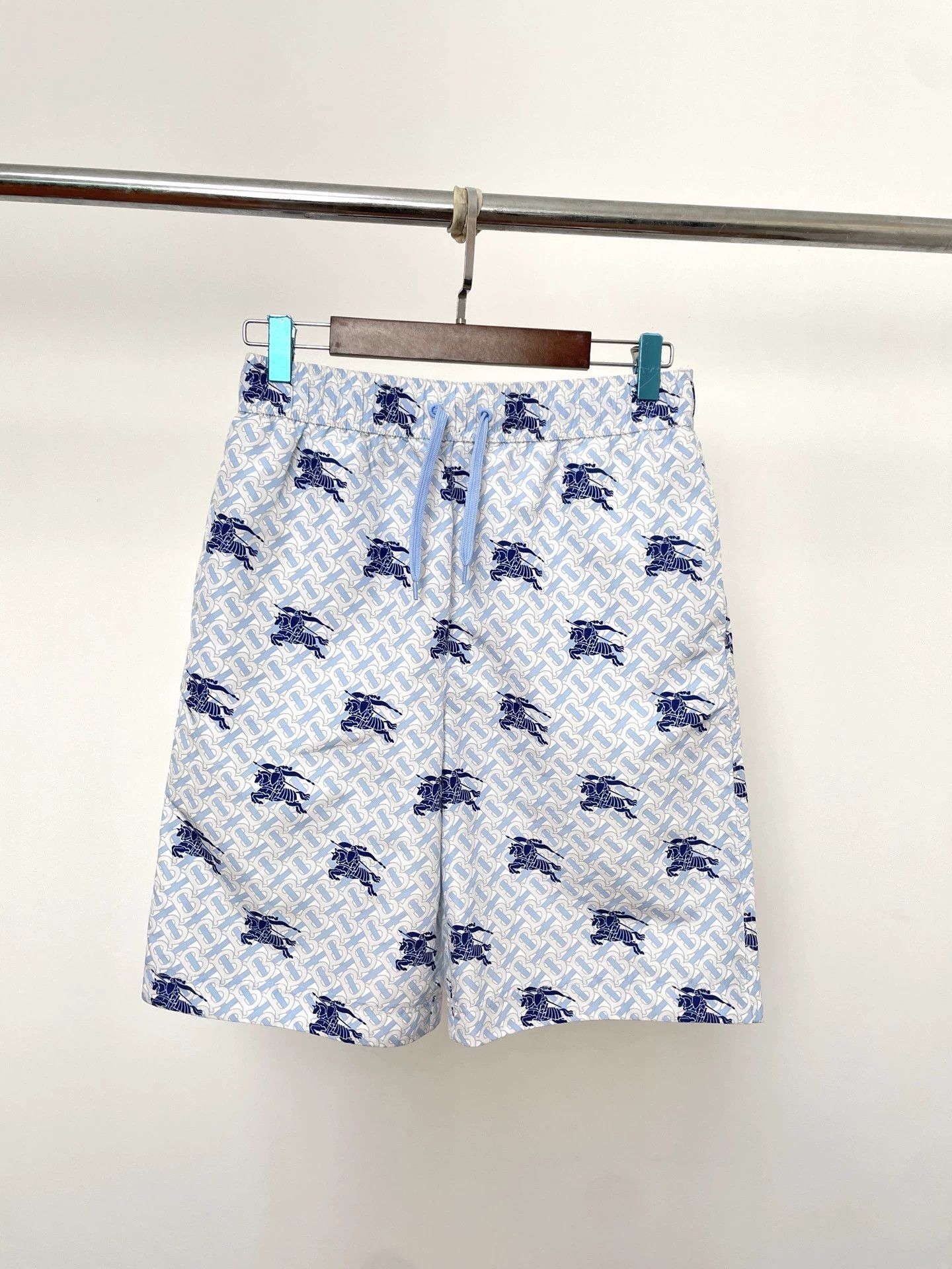 Burberry Burberry 14Y Lt Blue TB Print Horseferry Shorts Size 25" / US 0 / IT 36 - 1 Thumbnail