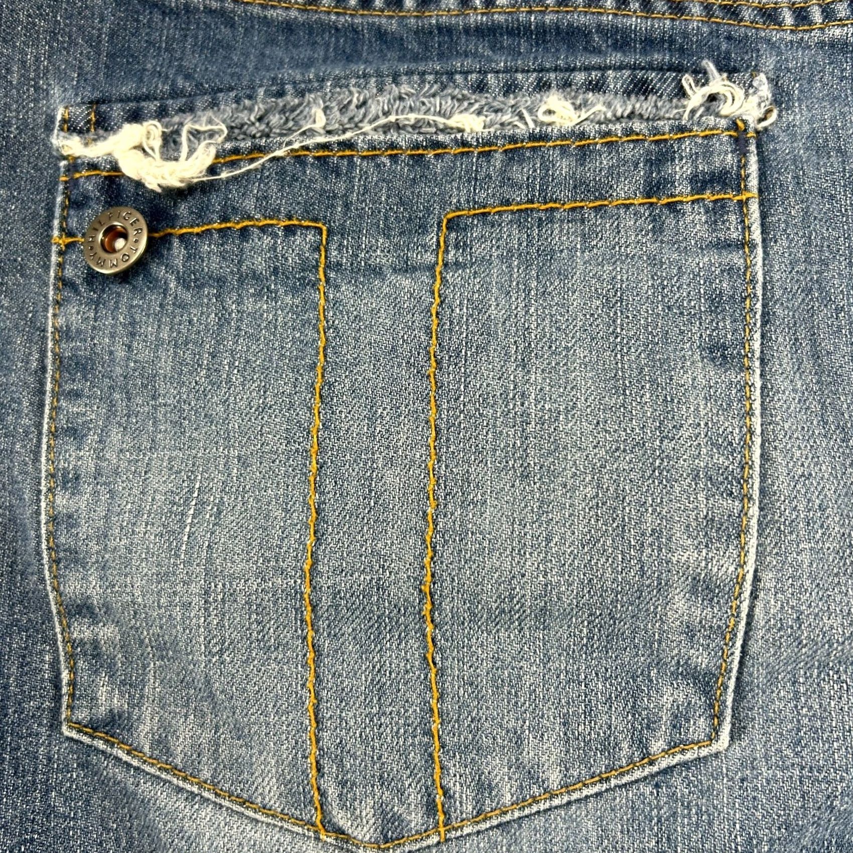 Tommy Hilfiger VINTAGE Tommy Hilfiger Skirt Womens 14 Blue Denim Midi Mini High Rise Pocket Slit 90s 70s 80s Retro USA Size 36" / US 14 / IT 50 - 4 Thumbnail