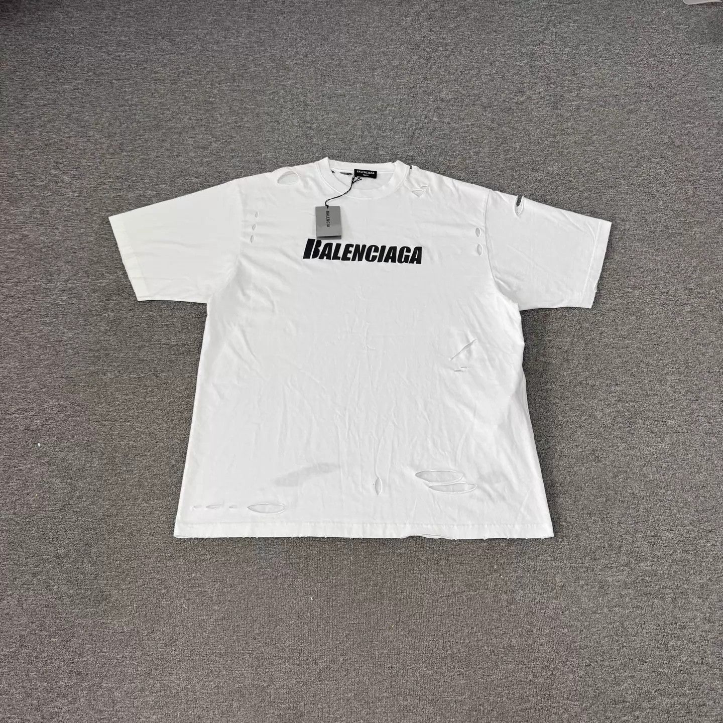 Balenciaga Balenciaga Destroyed Chest Logo Oversized S T-Shirt NWT Size S / US 4 / IT 40 - 1 Thumbnail