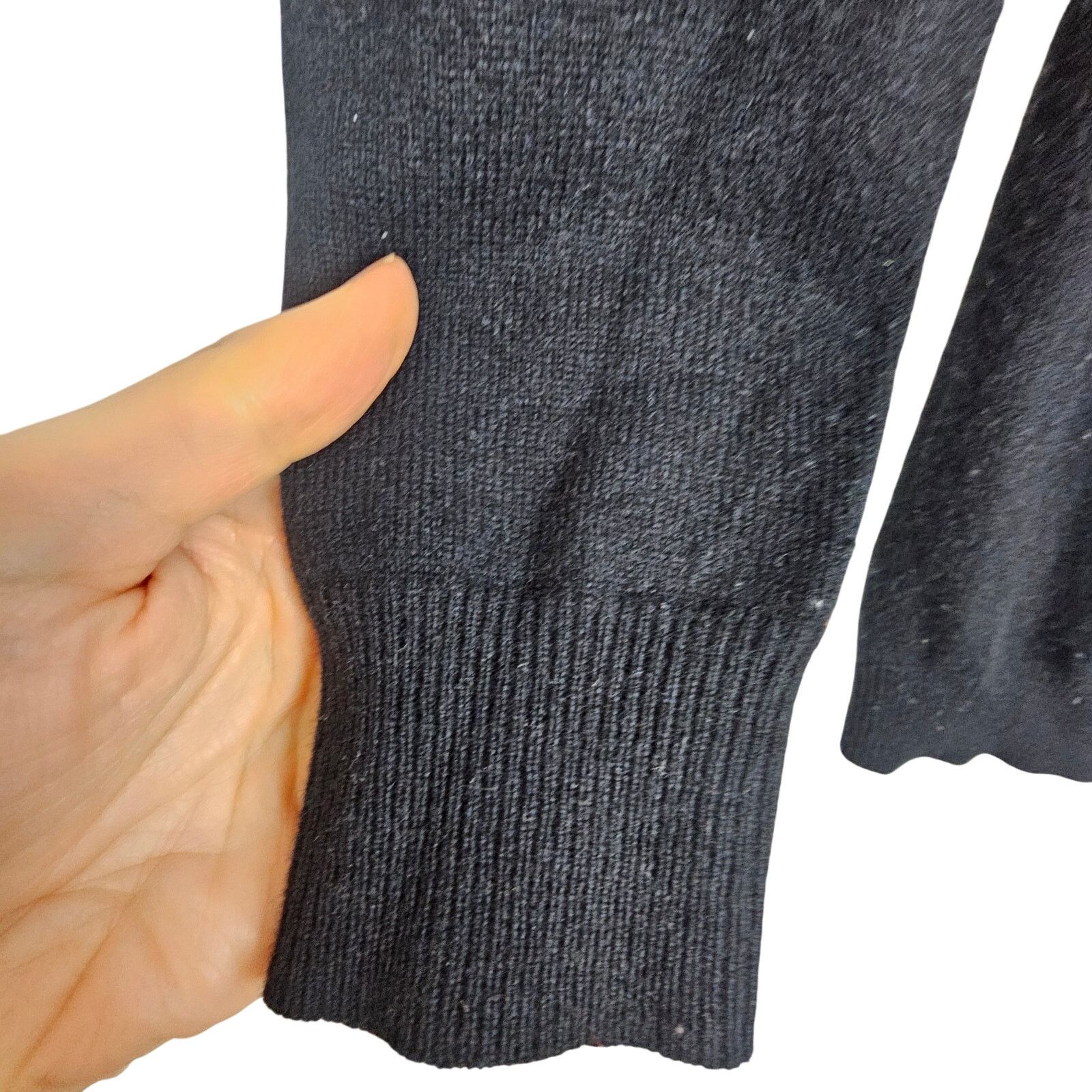 Benetton Benetton Cashmere Sweater Women S Black Vneck Pullover Size S / US 4 / IT 40 - 4 Thumbnail