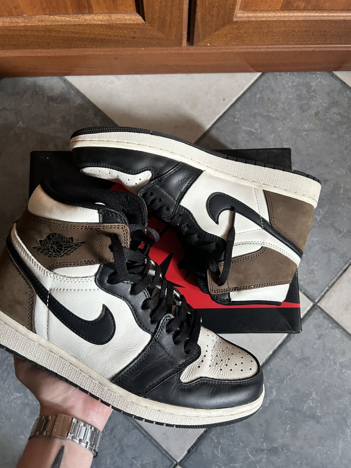 Nike Nike Air Jordan 1 Retro High OG “Dark Mocha” Size US 9 / EU 42 - 1 Thumbnail