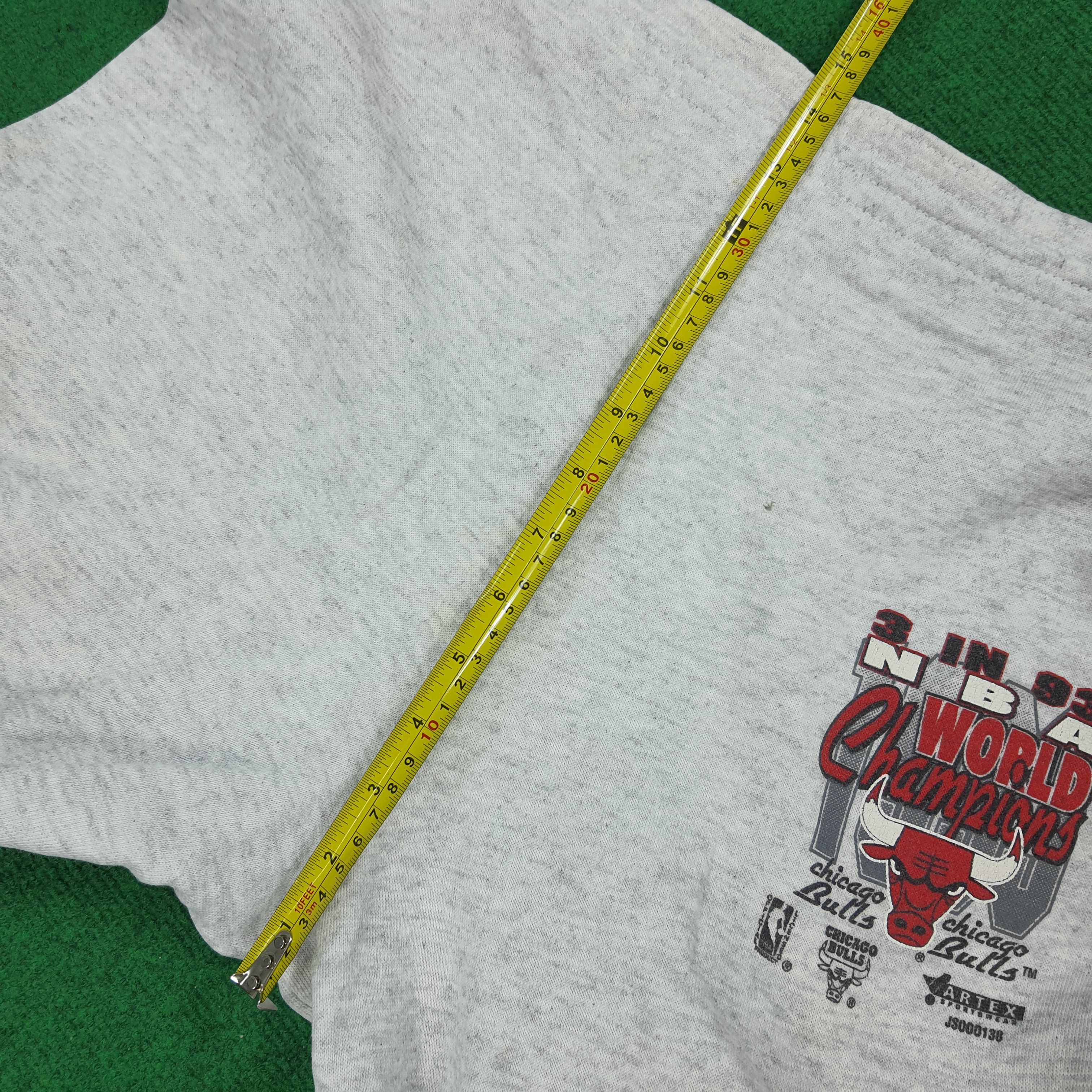 NBA × Vintage Vintage NBA World Champs Chicago Bulls Sweatpants Size US 35 - 8 Thumbnail