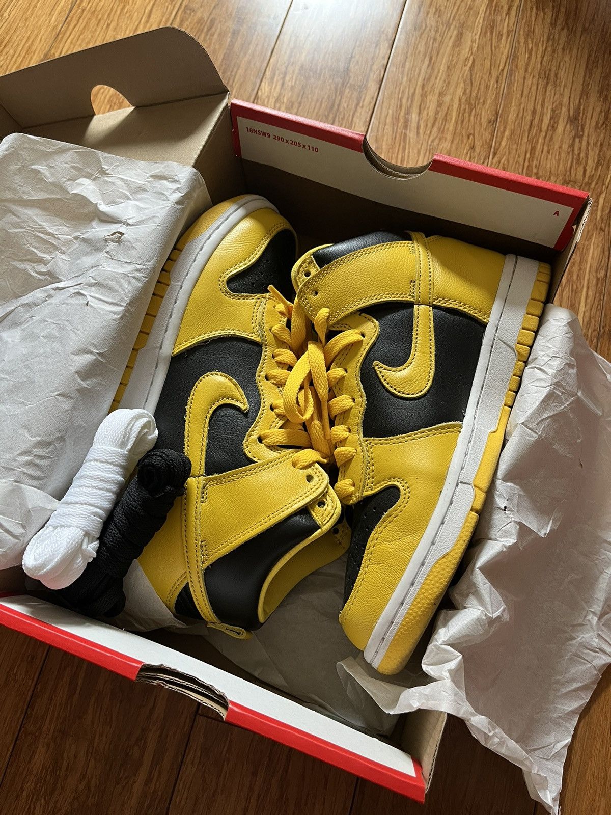 Nike US 5 Nike dunk high sp Iowa 2020 yellow black Size US 5 / EU 37 - 1 Thumbnail
