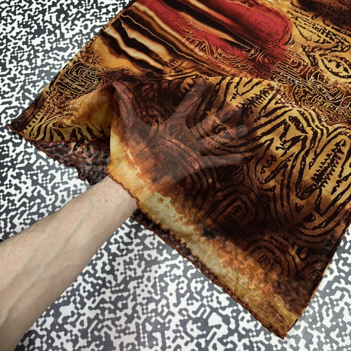 Japanese Brand Vintage Y2K Japanese JPG Aztec Style Mesh Retro Midi Skirt Size 28" / US 6 / IT 42 - 8 Thumbnail
