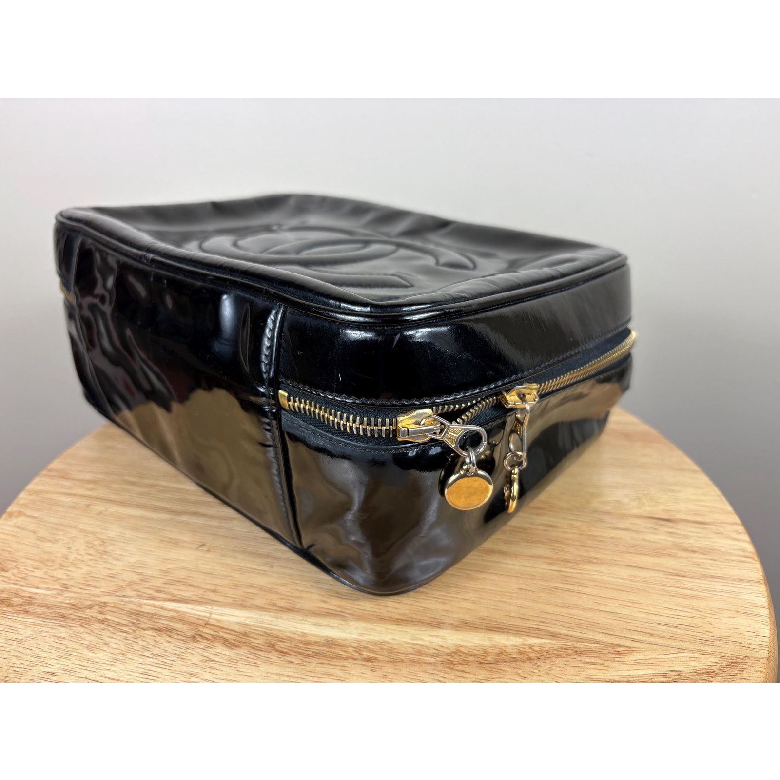 Chanel Authentic Chanel Vintage Patent Leather Black CC Vanity Case Size ONE SIZE - 9 Thumbnail