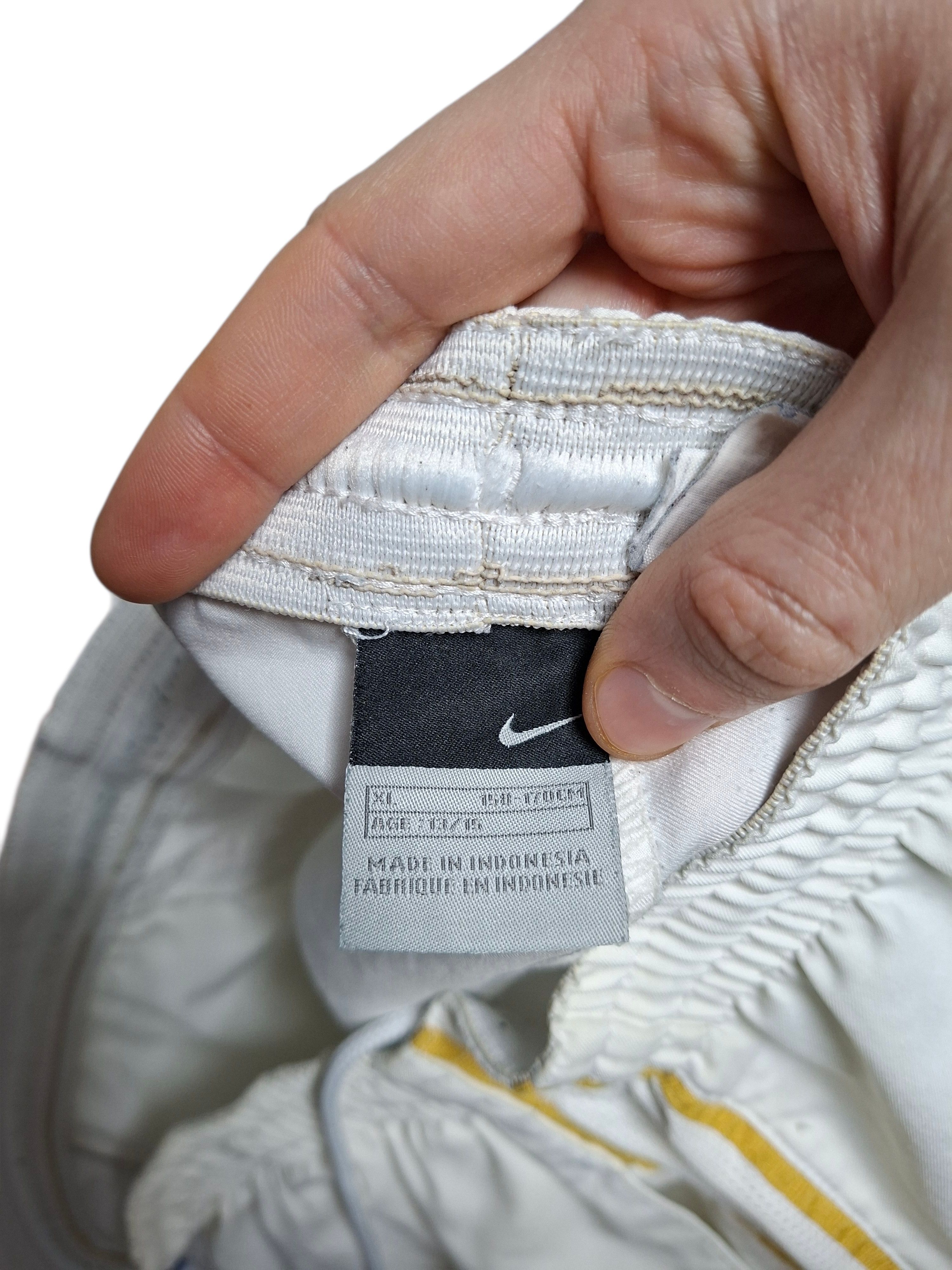 Nike NIKE TEAM VINTAGE TOTAL 90 2006 SOCCER SHORTS Size US 32 / EU 48 - 3 Thumbnail