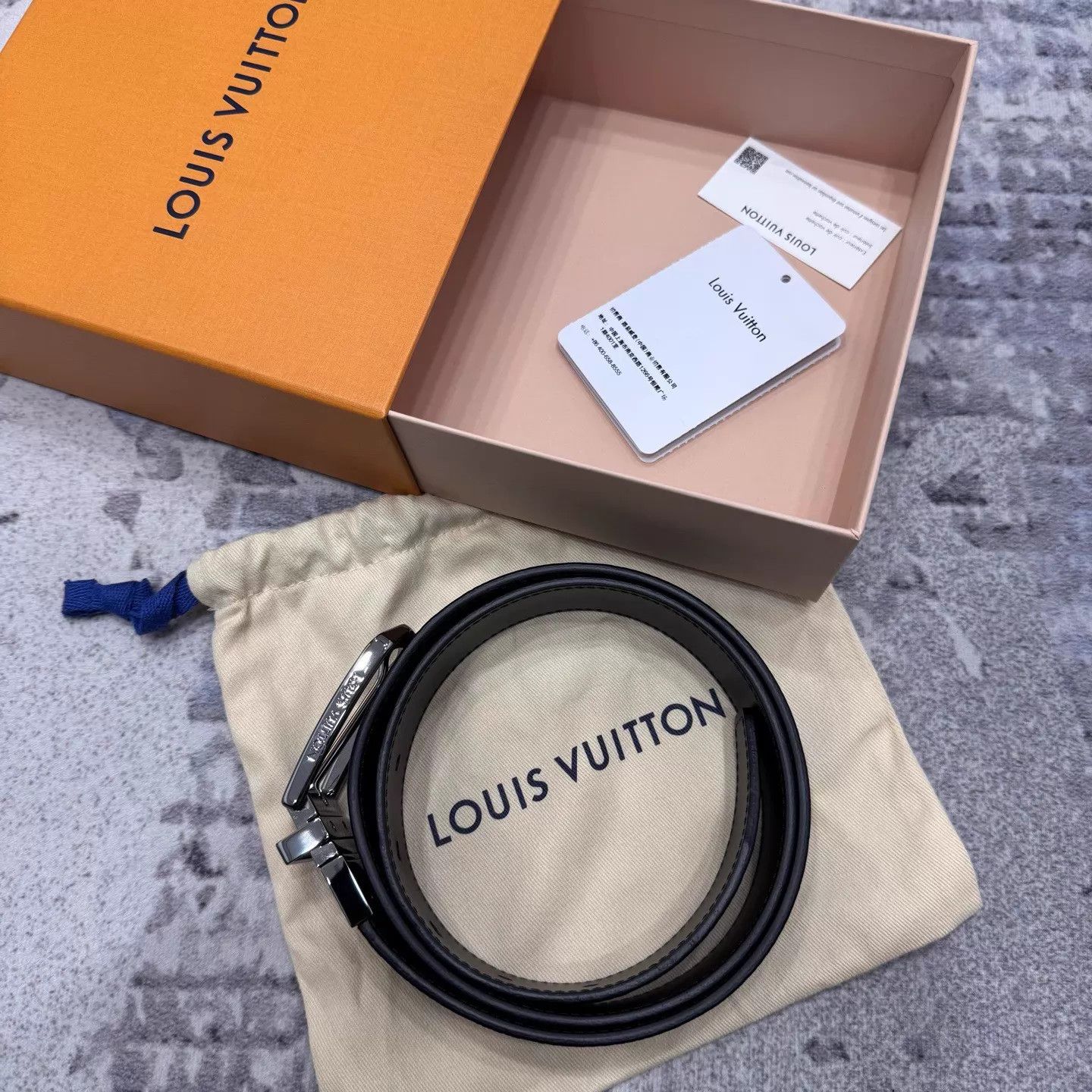 Louis Vuitton LV SLENDER 35mm 2-sided Belt 85cm like new Size ONE SIZE - 1 Thumbnail