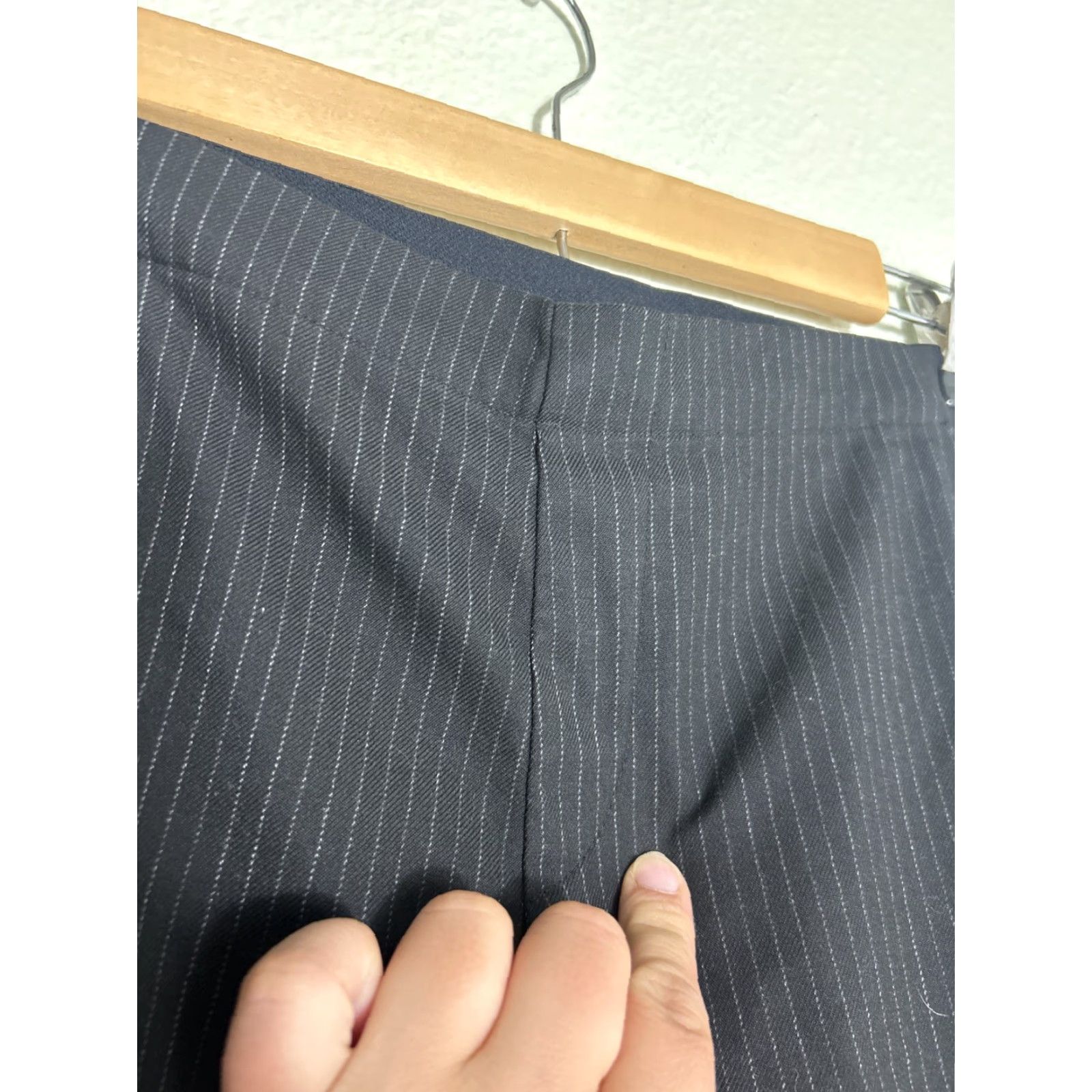 Uniqlo Uniqlo Pants Dress Pants Womens Small Black Pinstripe Polyester Elastane Viscose 26x27 Ladies Size 28" / US 6 / IT 42 - 7 Thumbnail
