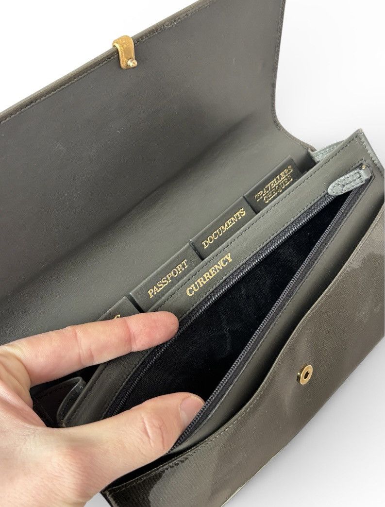 Yves Saint Laurent Yves Saint Laurent Ligne Y patent leather clutch Size ONE SIZE - 7 Thumbnail