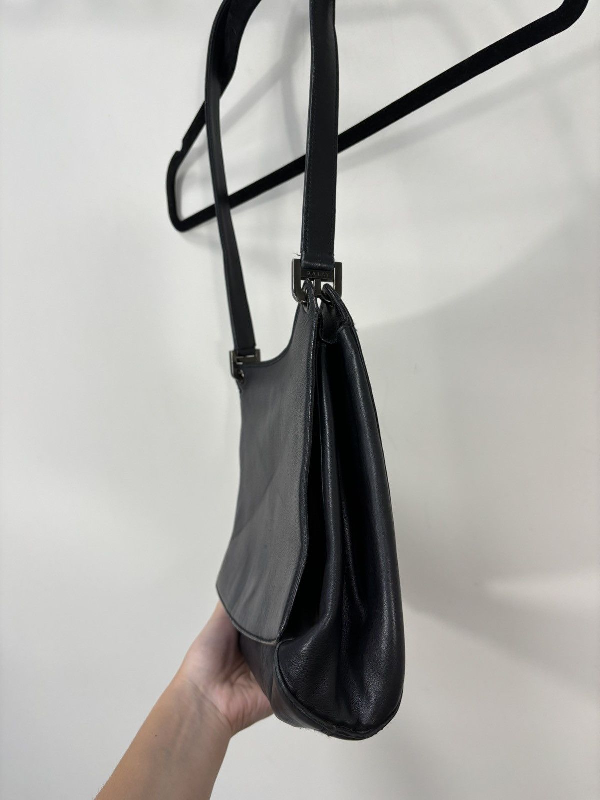 Bally Bally Black Classic Leather Shoulder Bag Size ONE SIZE - 4 Thumbnail