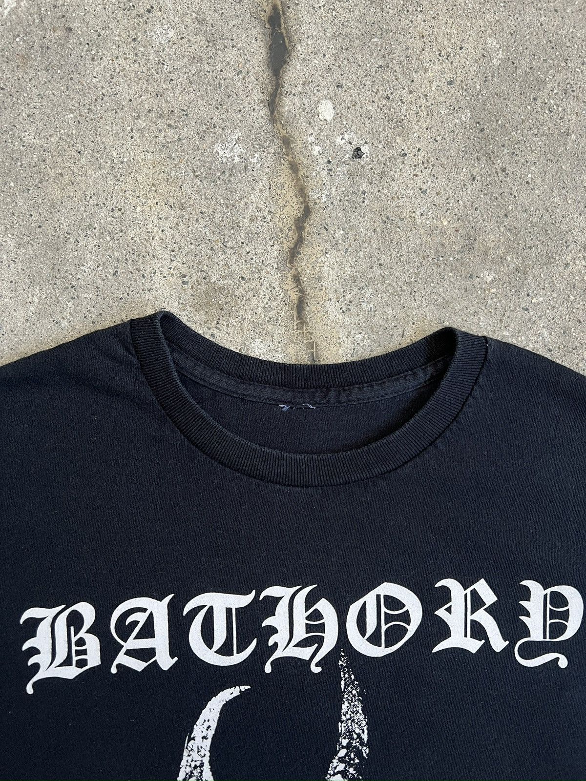 Vintage 2000s Bathory 1984 Band Tee Size US M / EU 48-50 / 2 - 2 Thumbnail
