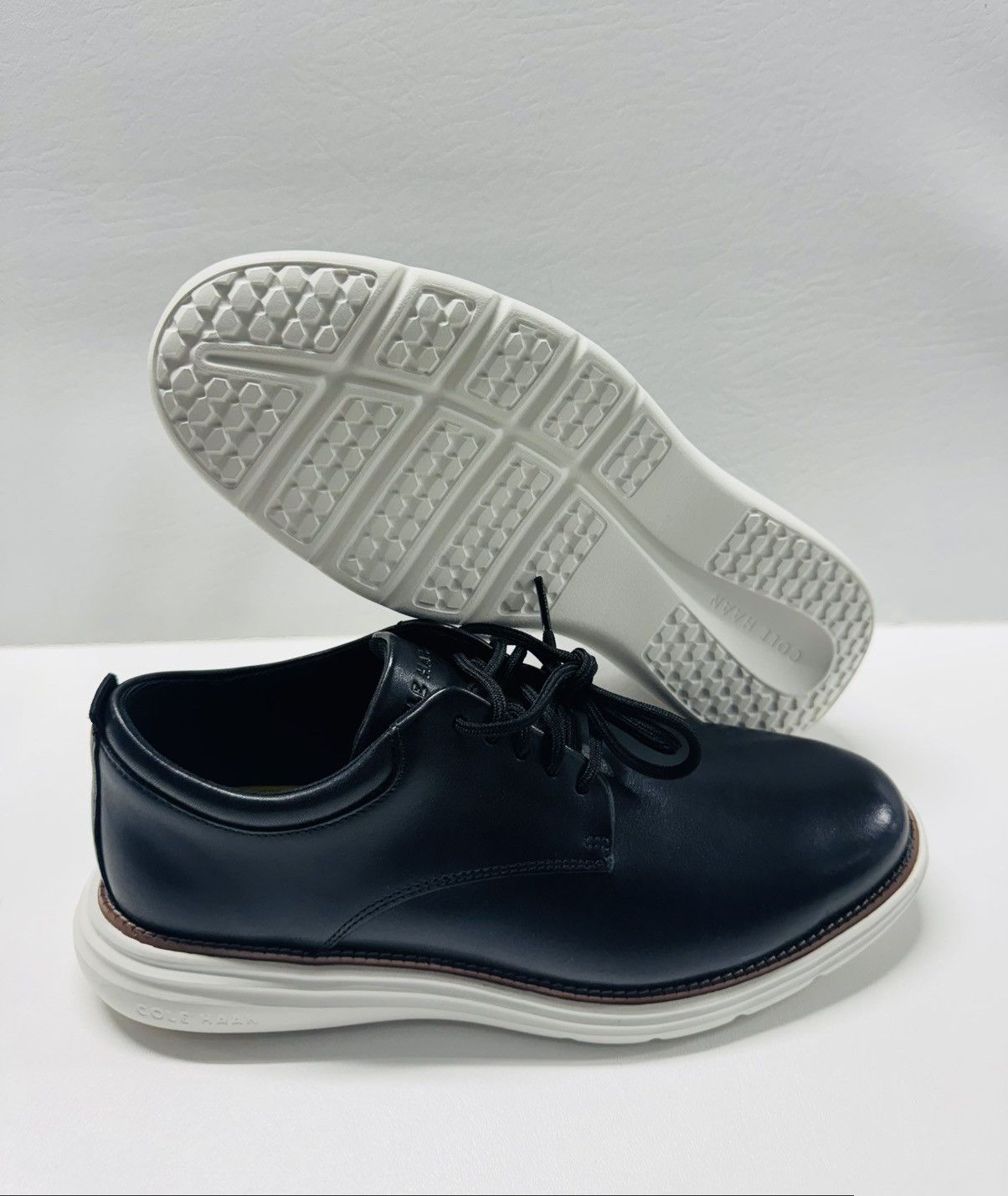 Cole Haan Cole Haan Grand+ Ultra Ox Casual Shoes Black Size US 9.5 / EU 42-43 - 1 Thumbnail
