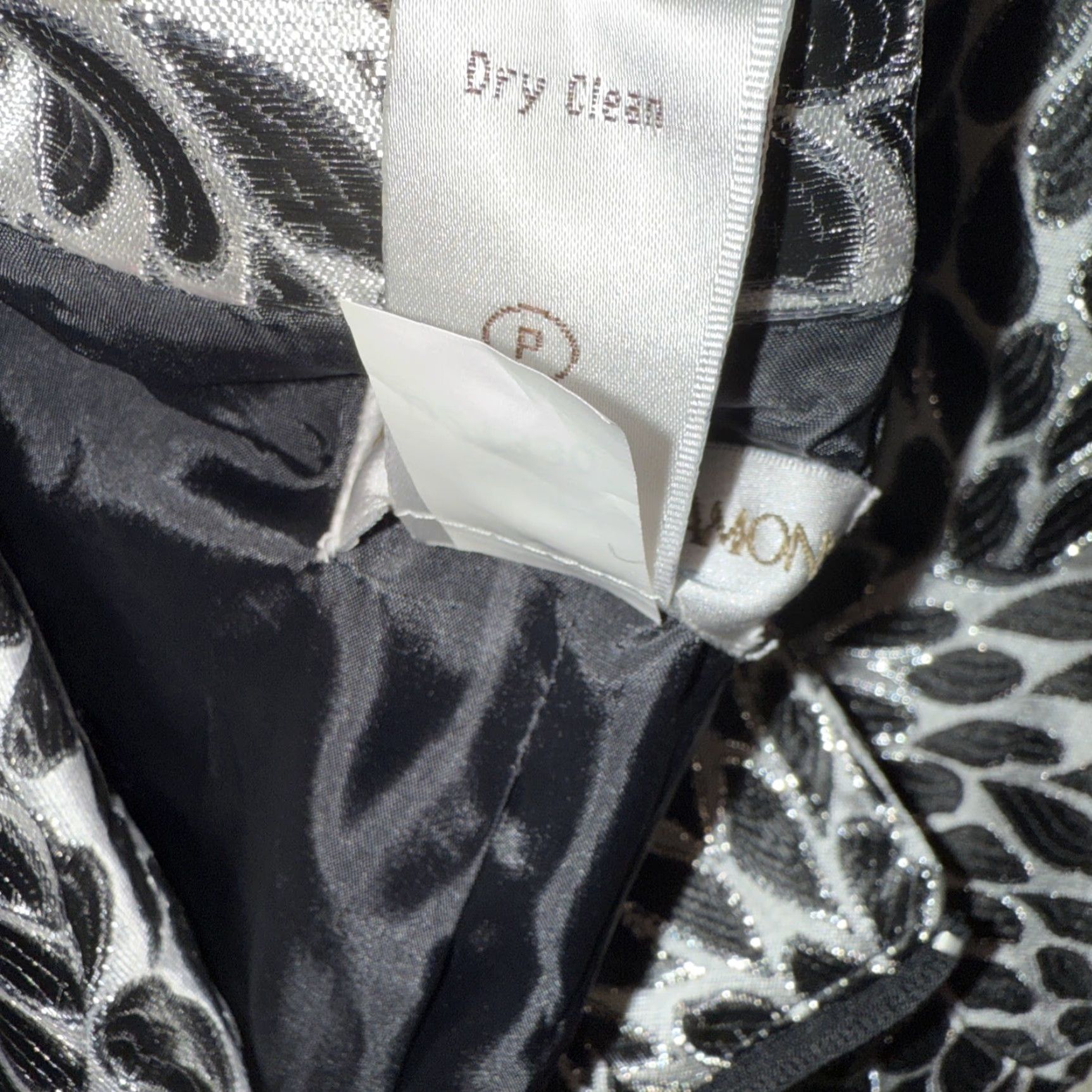 Vintage Draper's & Damon's Jacket Women PXL Petites Black & White Geometric Zip Front Lined Pockets Metallic Accents Short Sleeve Classic Fit Size XL / US 12-14 / IT 48-50 - 4 Thumbnail