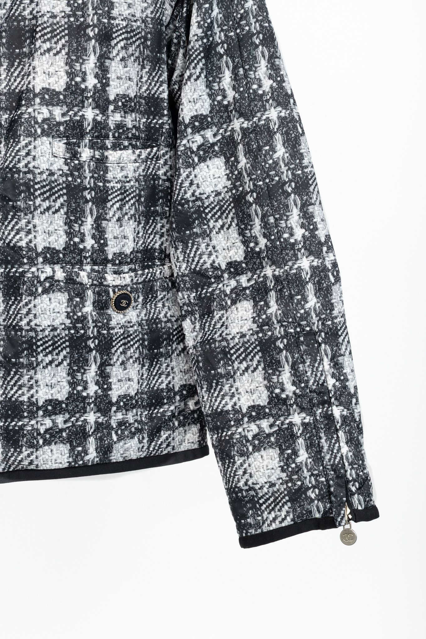 Chanel Chanel Reversible Grey Tweed-Printed & Black Nylon Jacket Size L / US 10 / IT 46 - 9 Thumbnail
