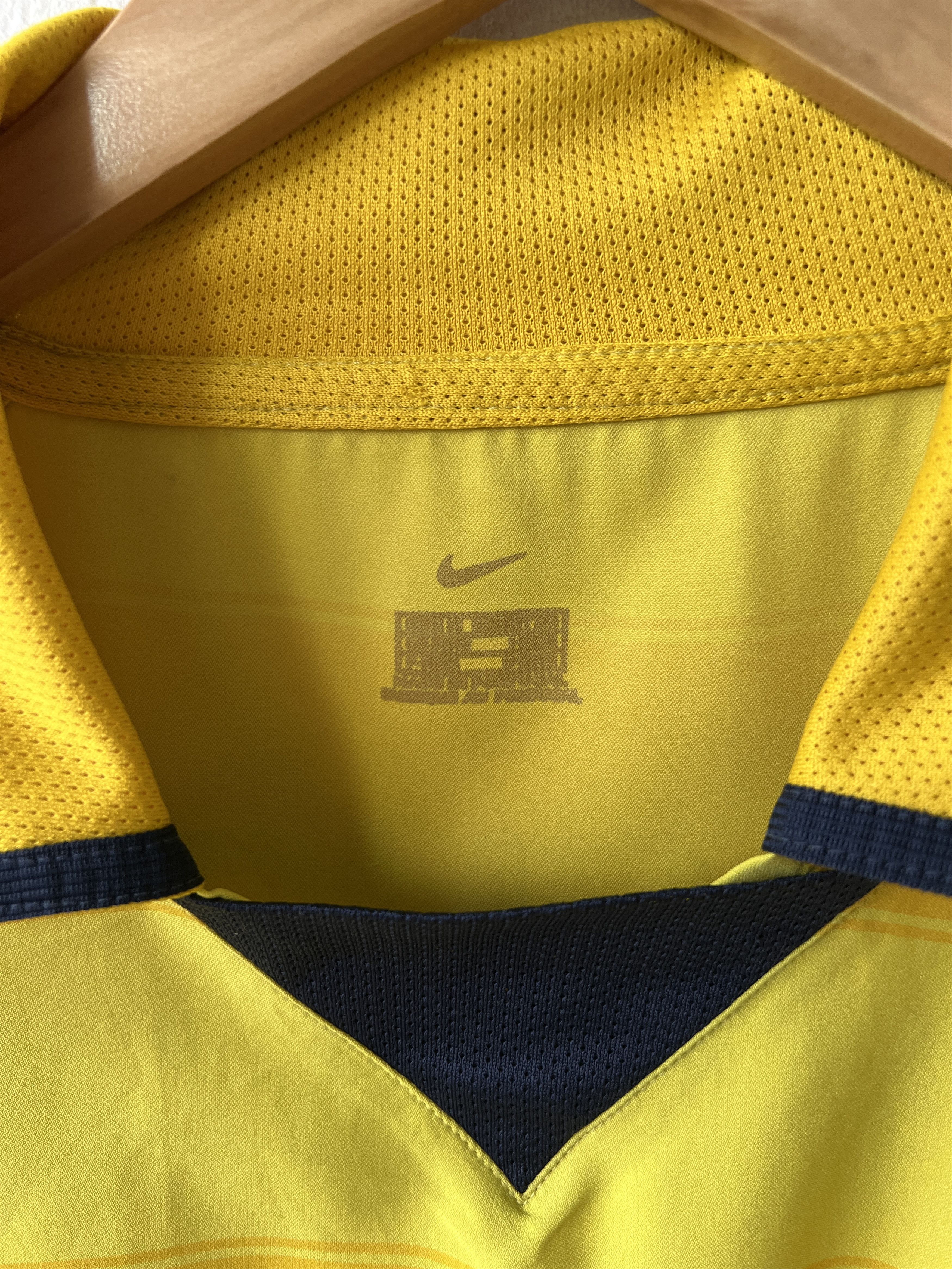Nike (M) Inter Milan 2003-04 Away Kit J. Zanetti #4 Size US M / EU 48-50 / 2 - 3 Thumbnail