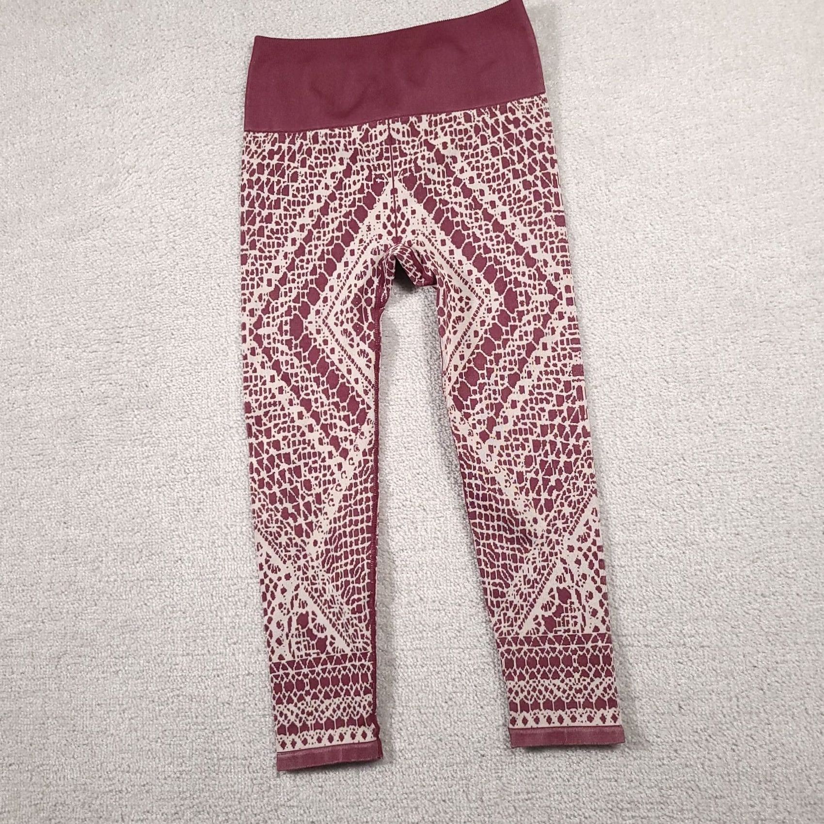 Fabletics Fabletics Capri Leggings Women's S Seamless High Rise Printed Geometric Multi Color Athletic Skinny Inseam 20.5 in Compression Drawstring N/A Size 28" / US 6 / IT 42 - 2 Thumbnail