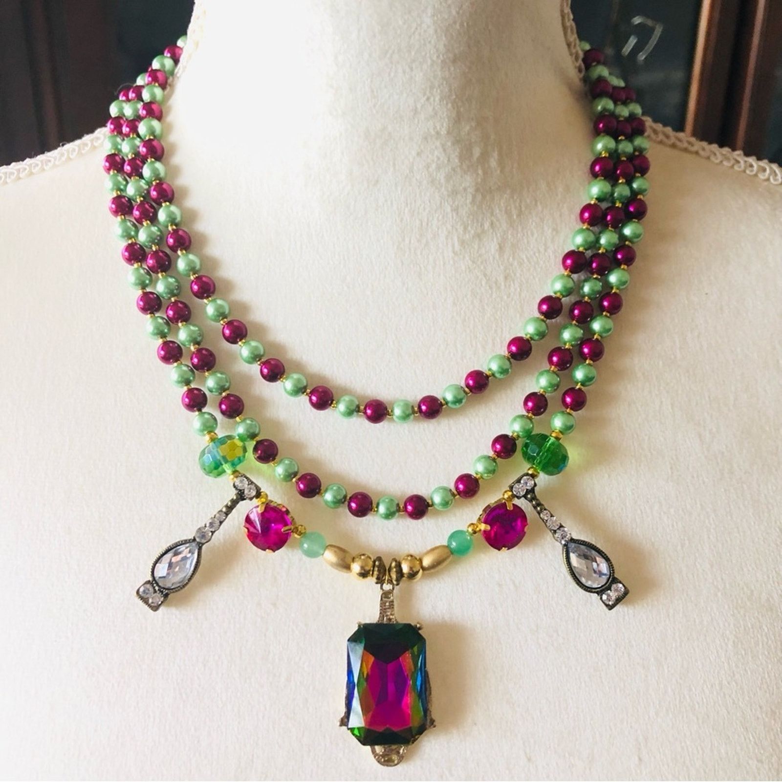 Handmade Handcrafted repurpose fuchsia and green glass Pearl necklace Size ONE SIZE - 2 Thumbnail