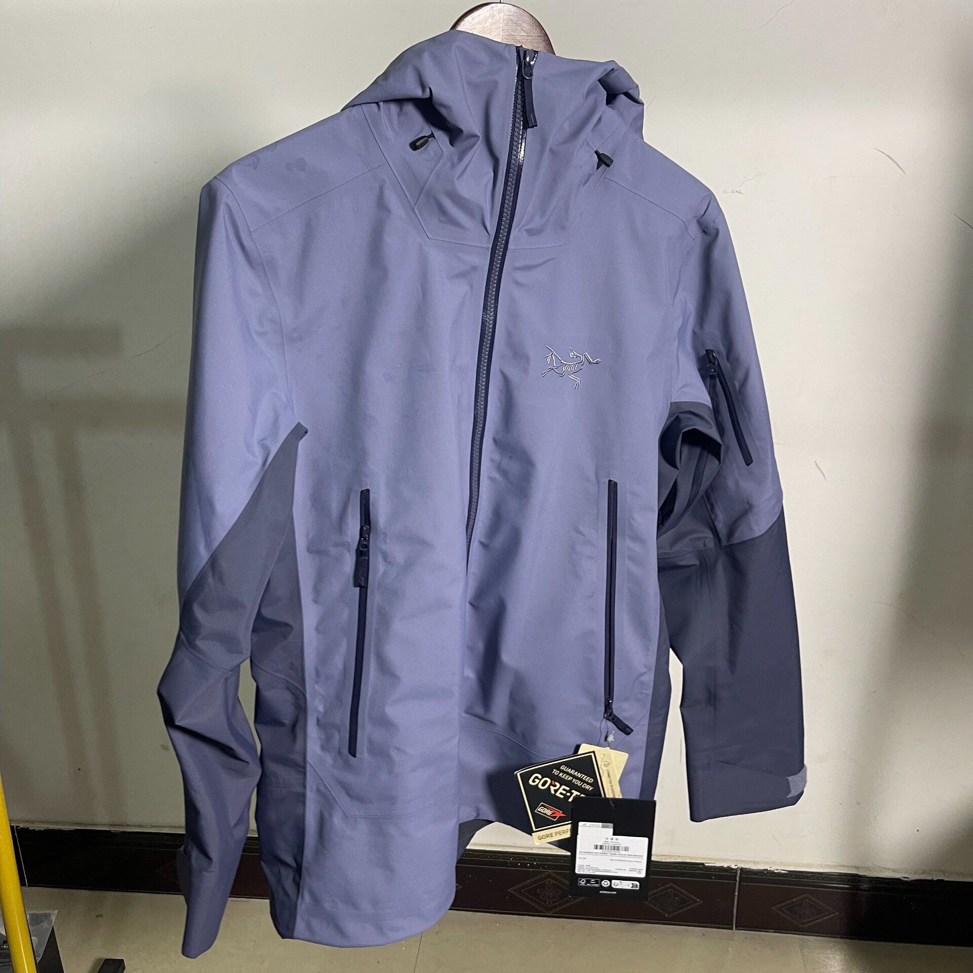 Arc'teryx Arcteryx Sentinel GTX 3L Women's Ski Jacket Size M / US 6-8 / IT 42-44 - 1 Thumbnail