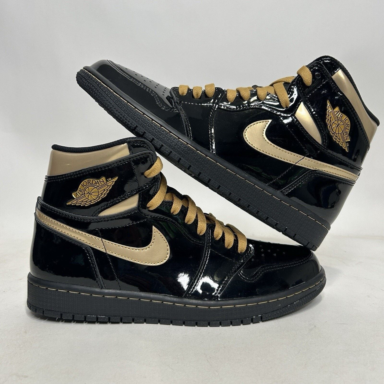Nike Nike Air Jordan 1 Retro High OG “Black Metallic Gold” Size US 8.5 / EU 41-42 - 1 Thumbnail