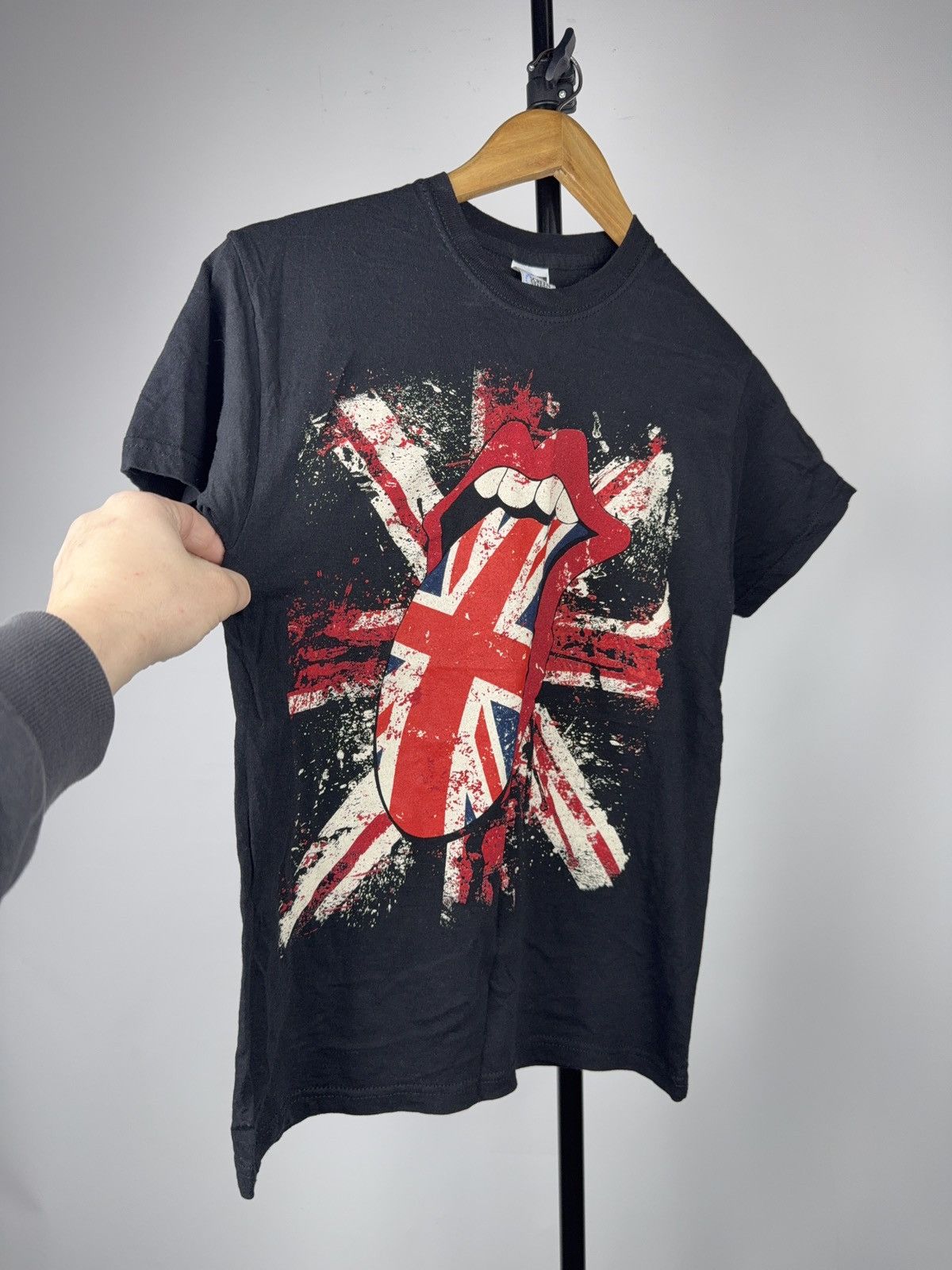 The Rolling Stones 00s Rolling Stones UK Logo Flag Tongue Graphic Tee Size S Size S / US 4 / IT 40 - 2 Thumbnail