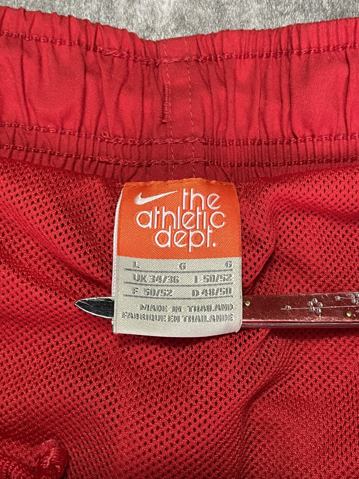 Nike Vintage Nike Basketball Swoosh Big Logo Track Shorts Y2k Size US 34 / EU 50 - 6 Thumbnail