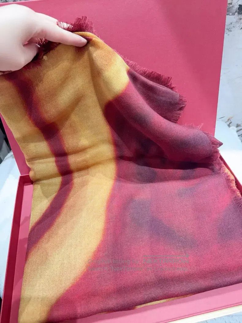 Chanel Chanel cashmere scarf. Size ONE SIZE - 2 Thumbnail