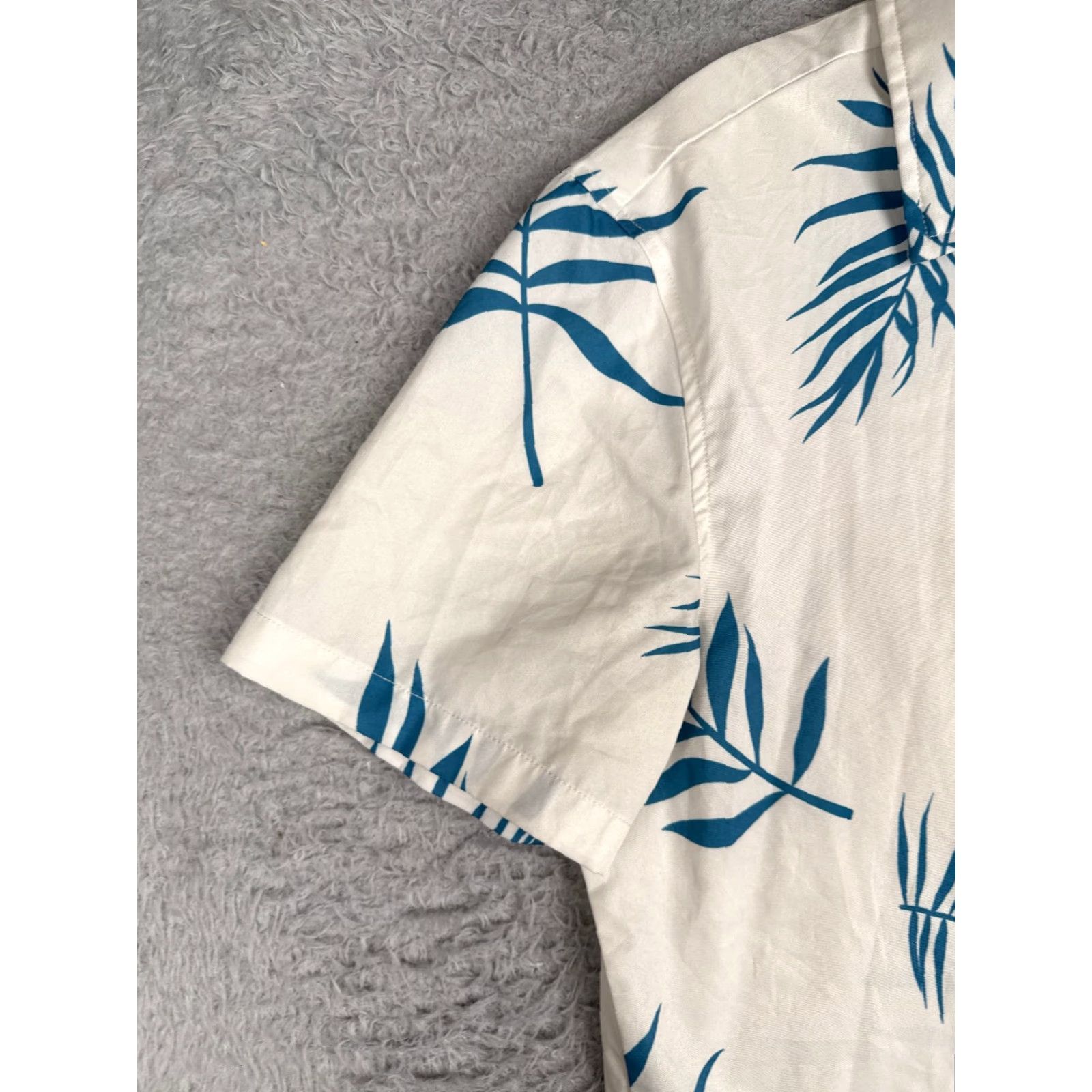 Vintage VINTAGE Manfinity Shirt Men Medium White Blue Palm Leaf Polyester Blend Hawaiian READ Size US M / EU 48-50 / 2 - 3 Thumbnail