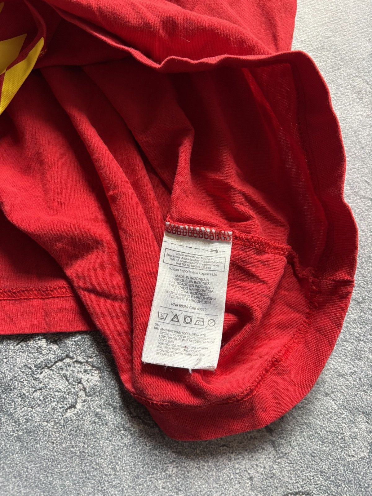 Adidas Vintage Adidas Spain Y2K Retro Football Soccer Jersey Rare Size US XS / EU 42 / 0 - 8 Thumbnail