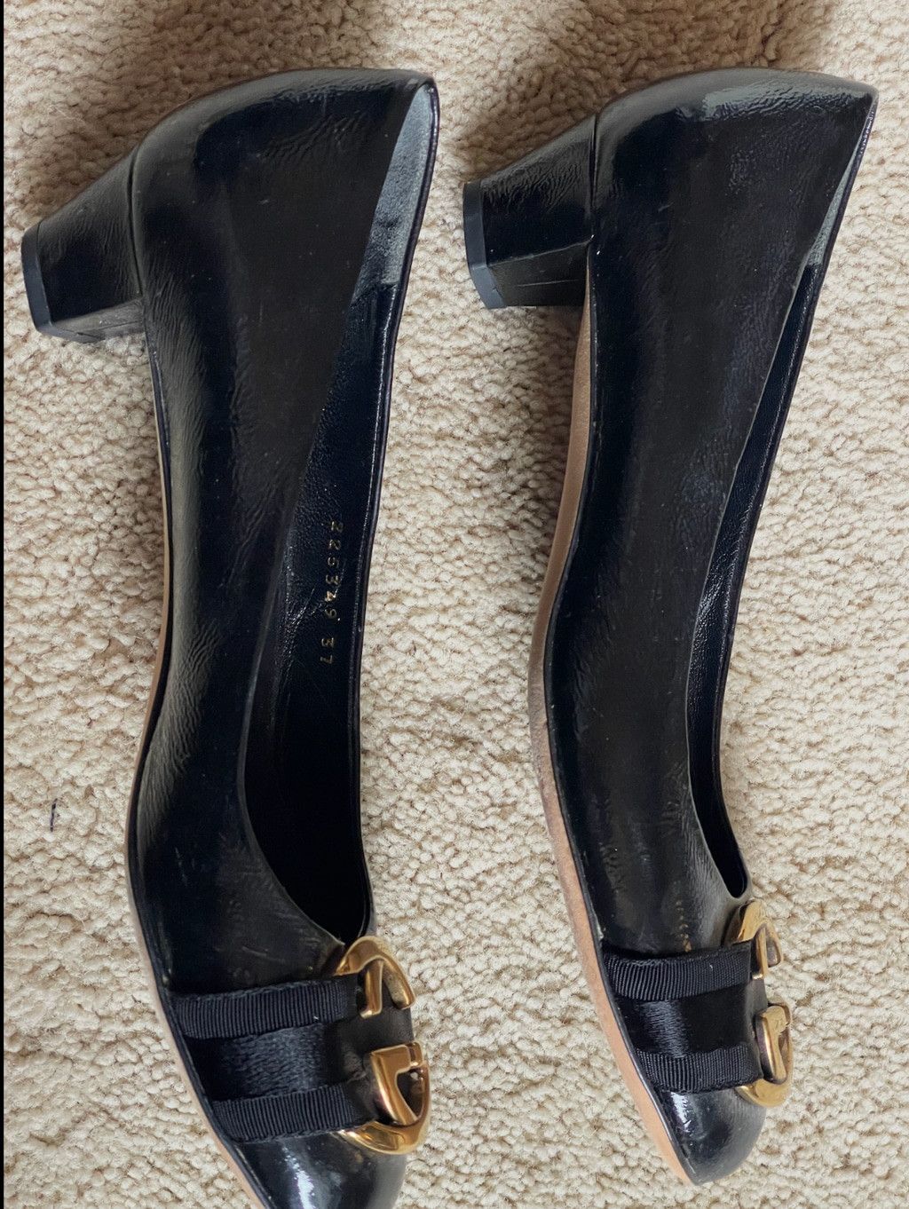 Gucci Gucci Black Patent Leather Block Heel Pumps G Gold Buckle 37 Size US 7 / IT 37 - 5 Thumbnail