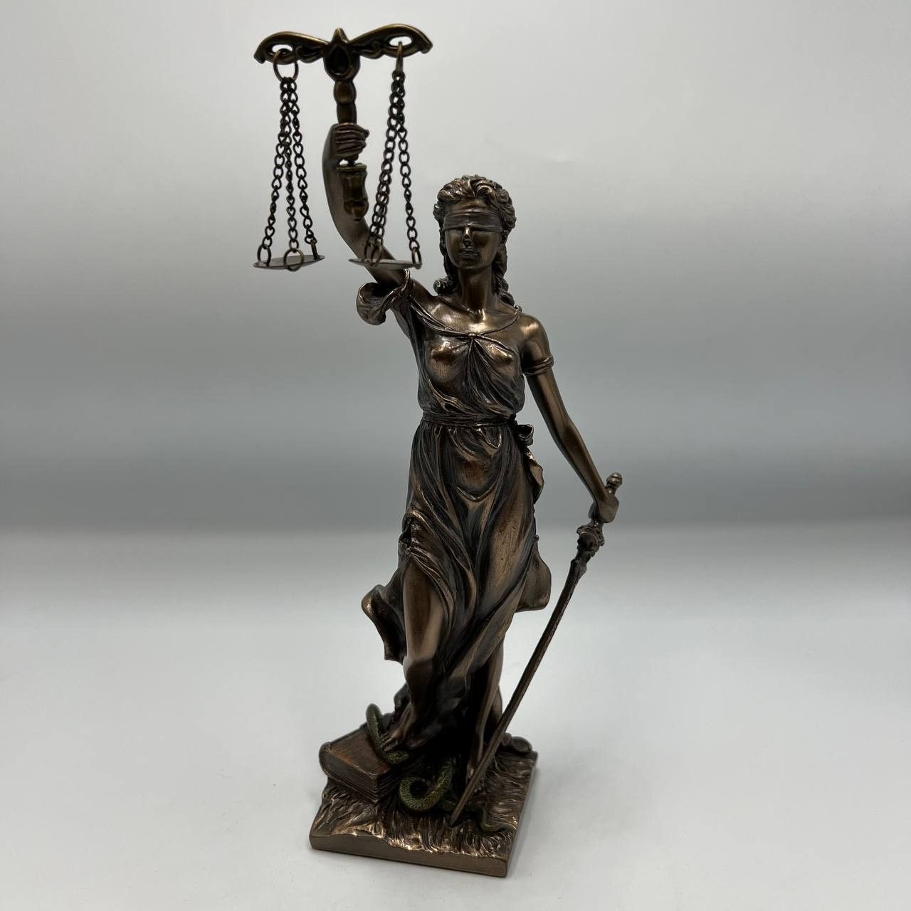 Vintage Themis Goddess of Law Statue Decor Italy 21 cm Size ONE SIZE - 6 Thumbnail