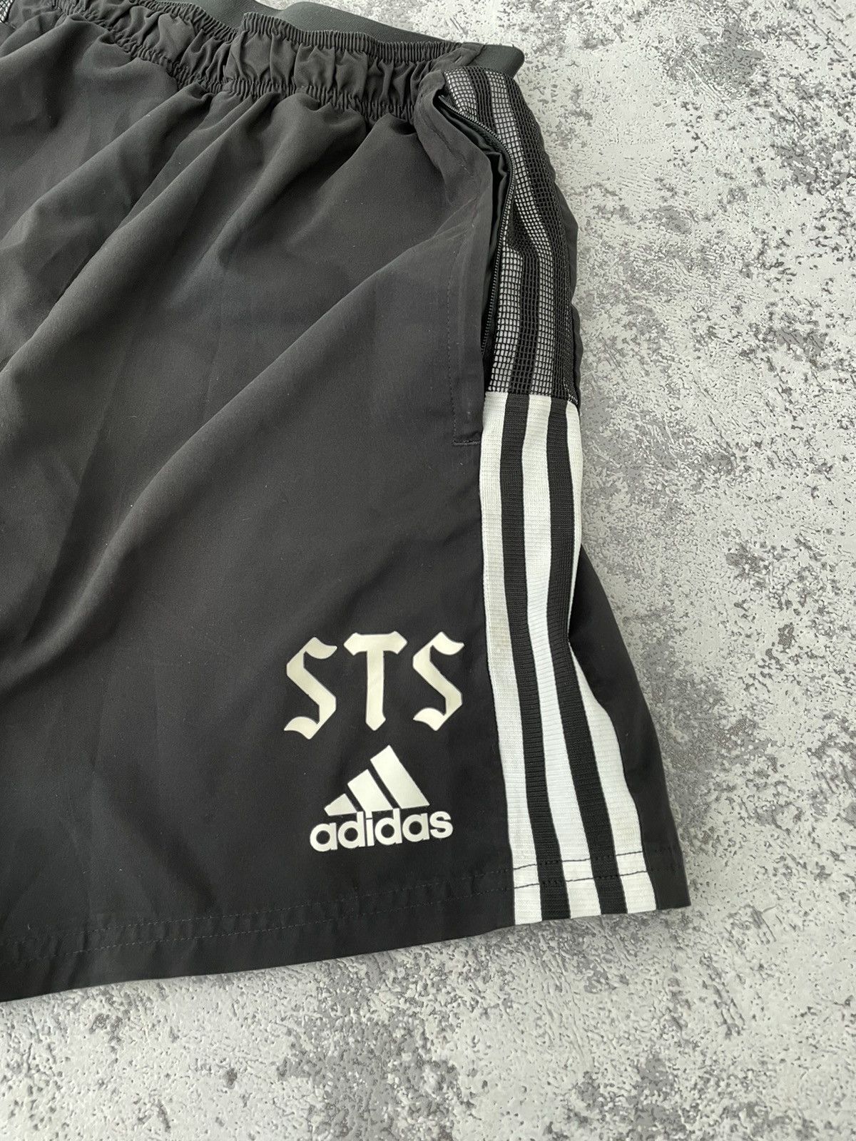 Adidas Arsenal 2021/22 Adidas Shorts Size US 30 / EU 46 - 3 Thumbnail