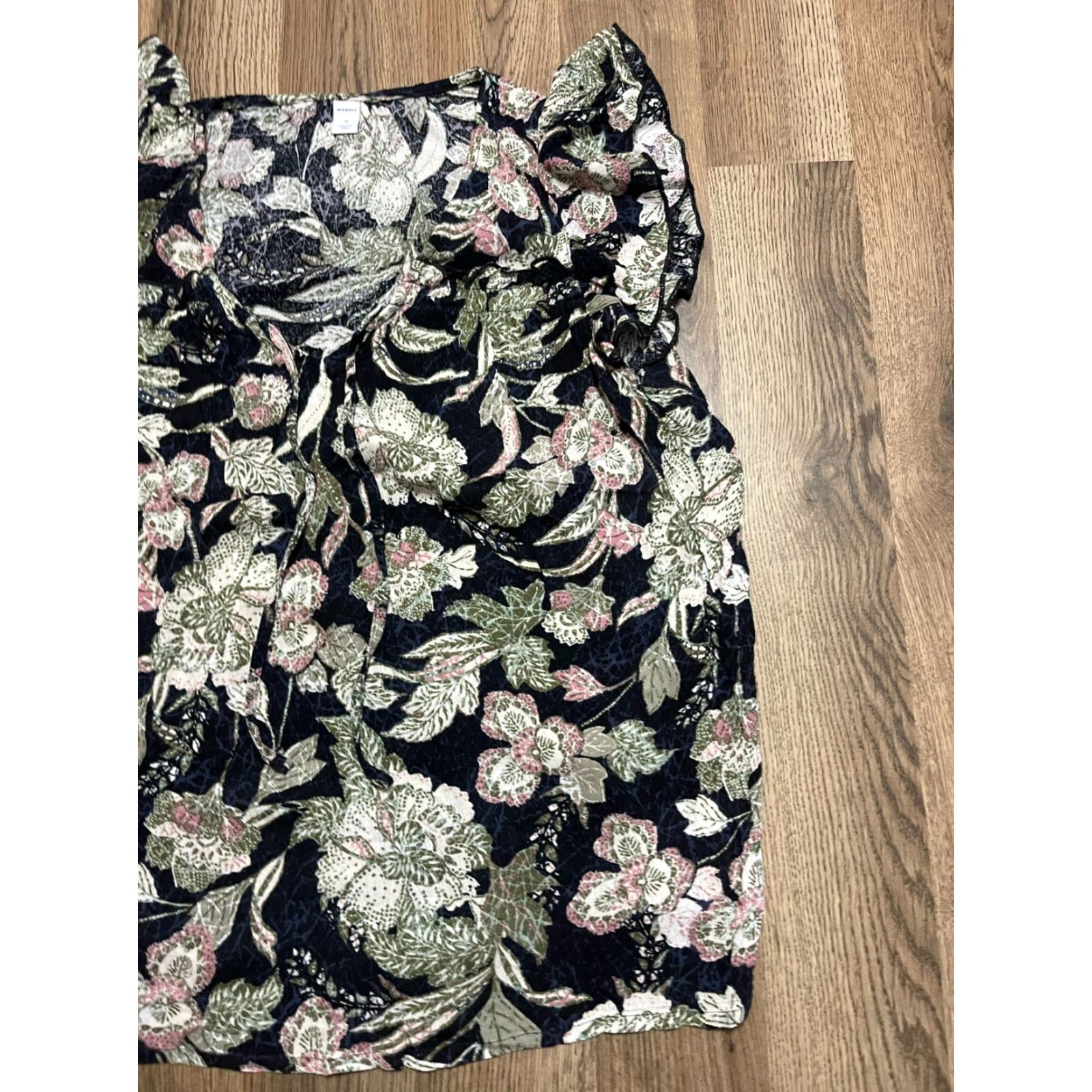Old Navy Old Navy Shirt Women's M Black Pink Green Floral V-neck T-Shirt Casual Shirts Colorful 90s? No, ignore 90s. Size M / US 6-8 / IT 42-44 - 4 Thumbnail