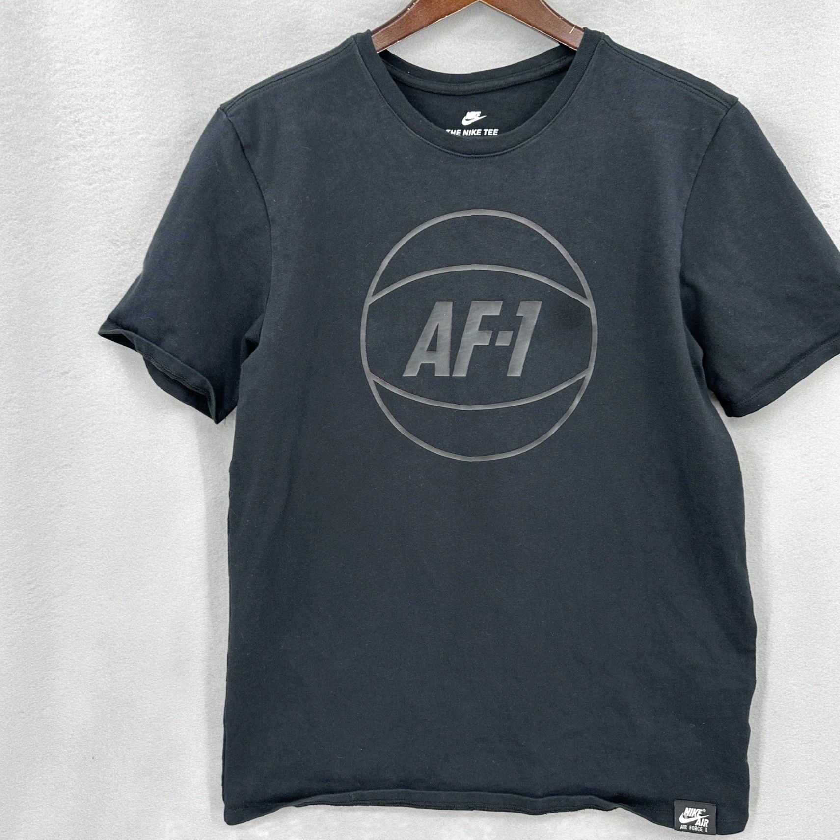 Nike Nike Air Force 1 Shirt Mens L Black Cotton 3D Logo Vintage? No. 90s Retro Sports All Seasons Logo Nike Shirt Mens L Black 3D Logo Air Force Model Size US L / EU 52-54 / 3 - 3 Thumbnail