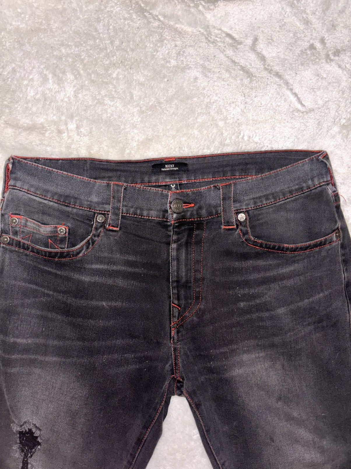 True Religion Rare Distressed Black True religion jean with red stitching Size US L / EU 52-54 / 3 - 3 Thumbnail