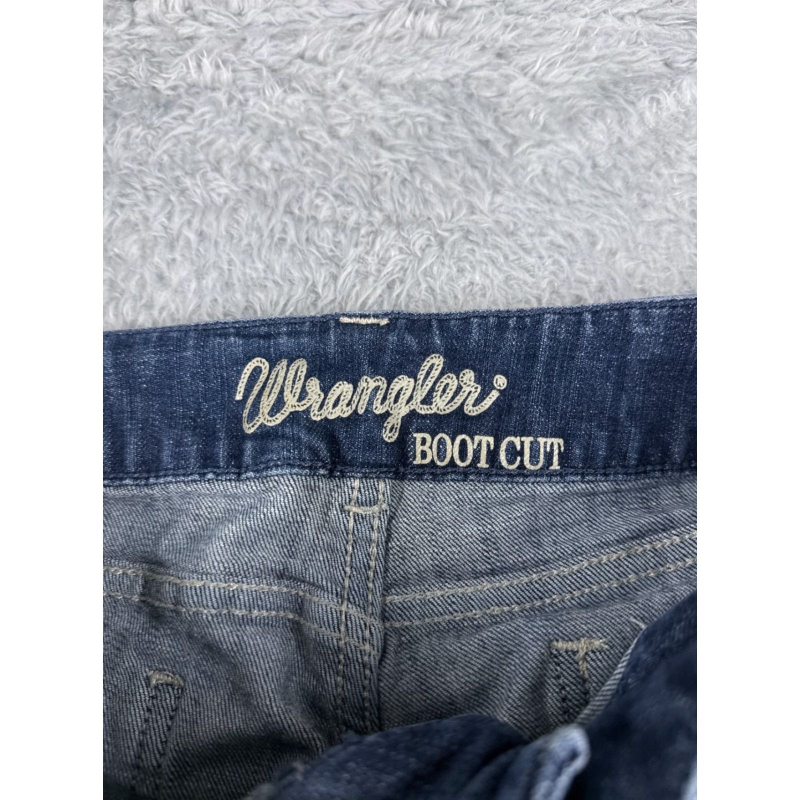 Wrangler Wrangler Jeans Women 13 Blue Denim Bootcut Embroidered Cotton Western 33x27 Regular Inseam 27" Pants 5-Pocket Southwestern Cowboy Designer Mens Size 34" / US 12 / IT 48 - 6 Thumbnail