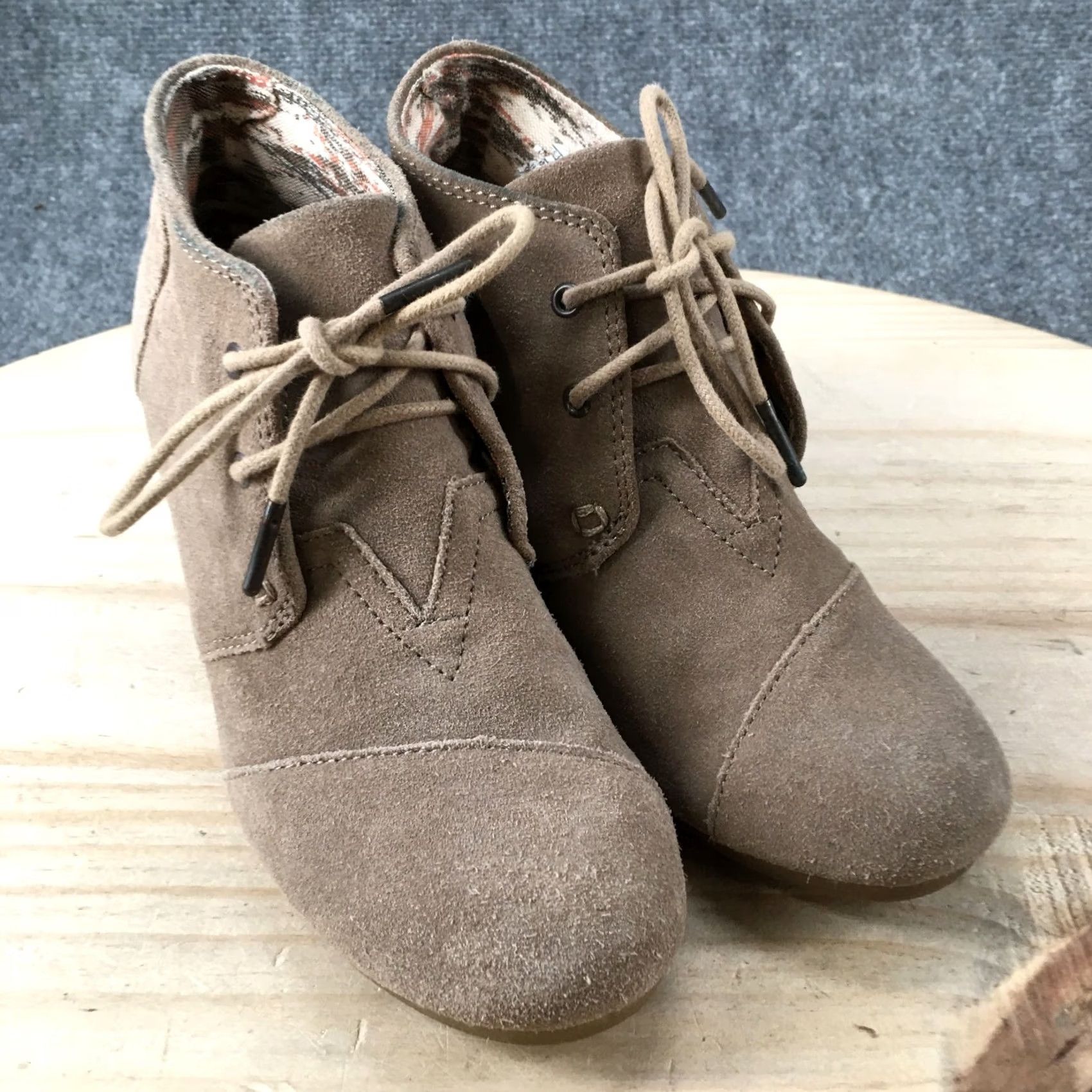 Toms TOMS Boots Womens 7 Casual Ankle Booties Wedge Heels Beige Suede Lace Up Bootie VINTAGE? No Size US 7 / IT 37 - 3 Thumbnail