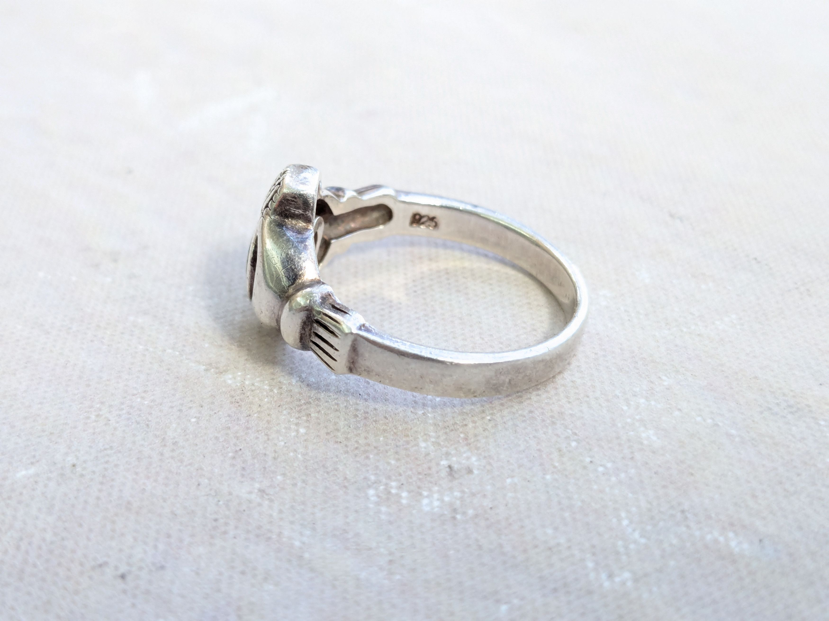 Jewelry Vintage Sterling Silver Ring Hearts Green Peridot 9 Band Size ONE SIZE - 2 Thumbnail