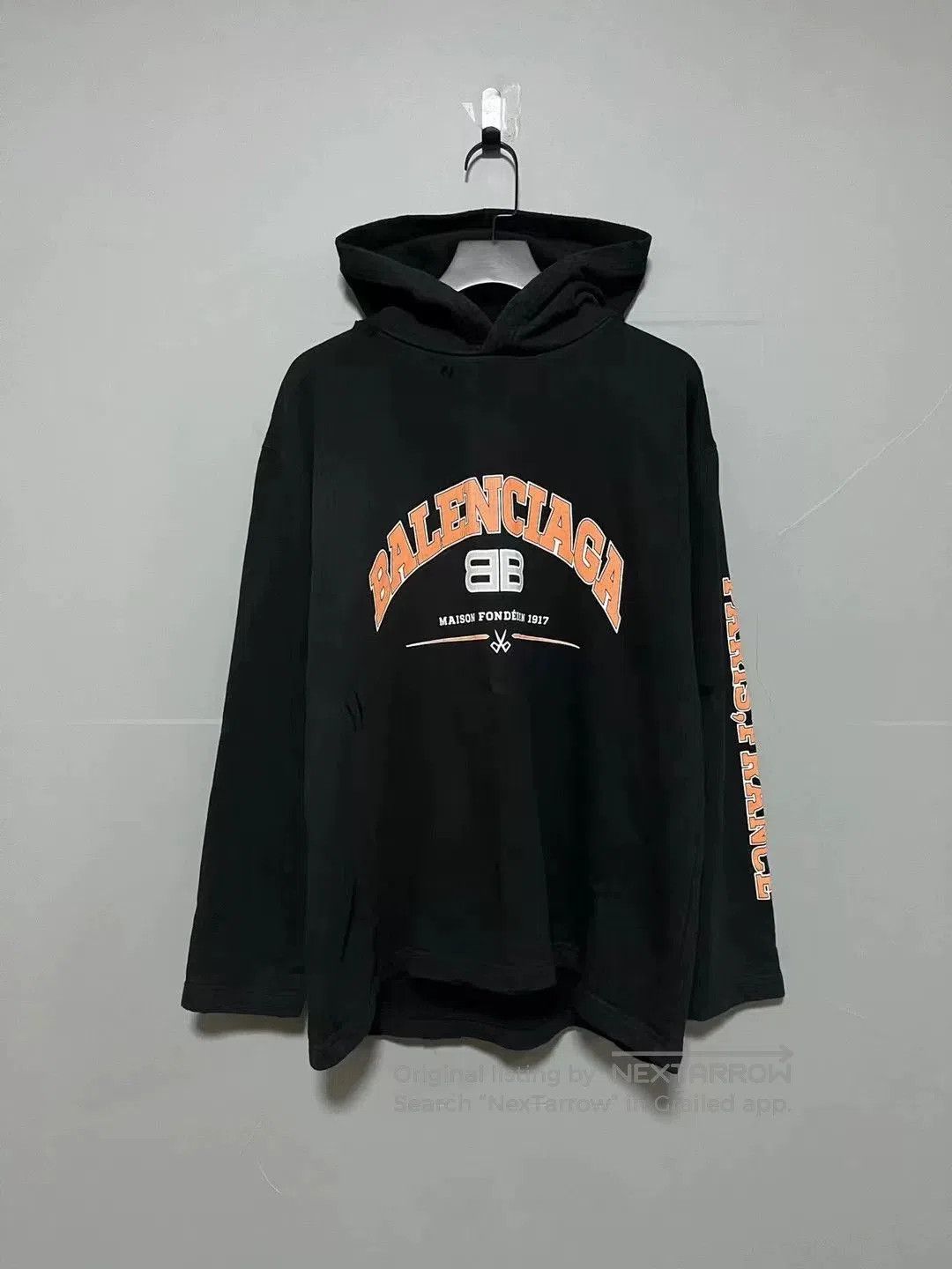 Balenciaga Balenciaga Distressed Logo Hoodie S. Size US S / EU 44-46 / 1 - 1 Thumbnail