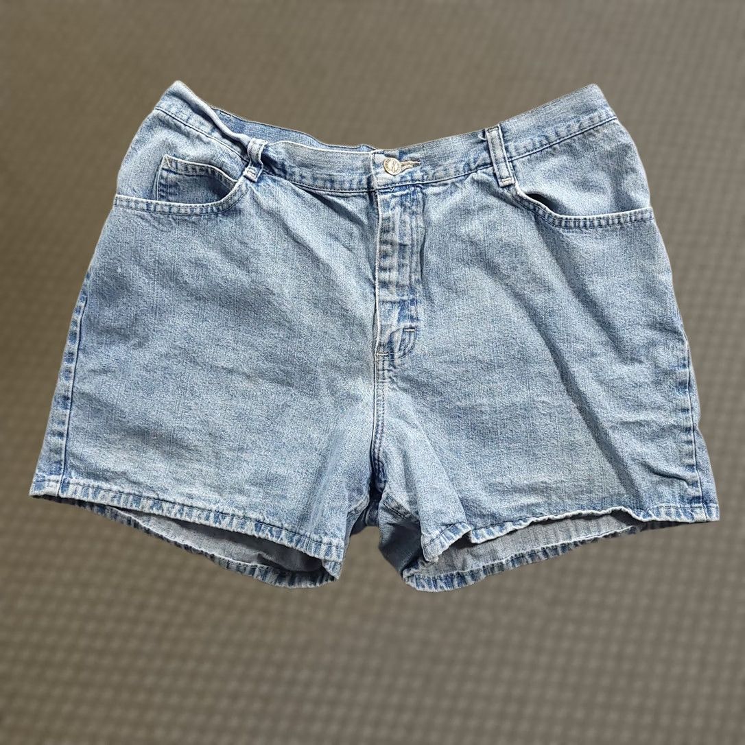 Vintage Riders Women's Blue Denim Jean Shorts High Rise 18M SEE PHOTOS Size 40" / US 18 - 1 Thumbnail