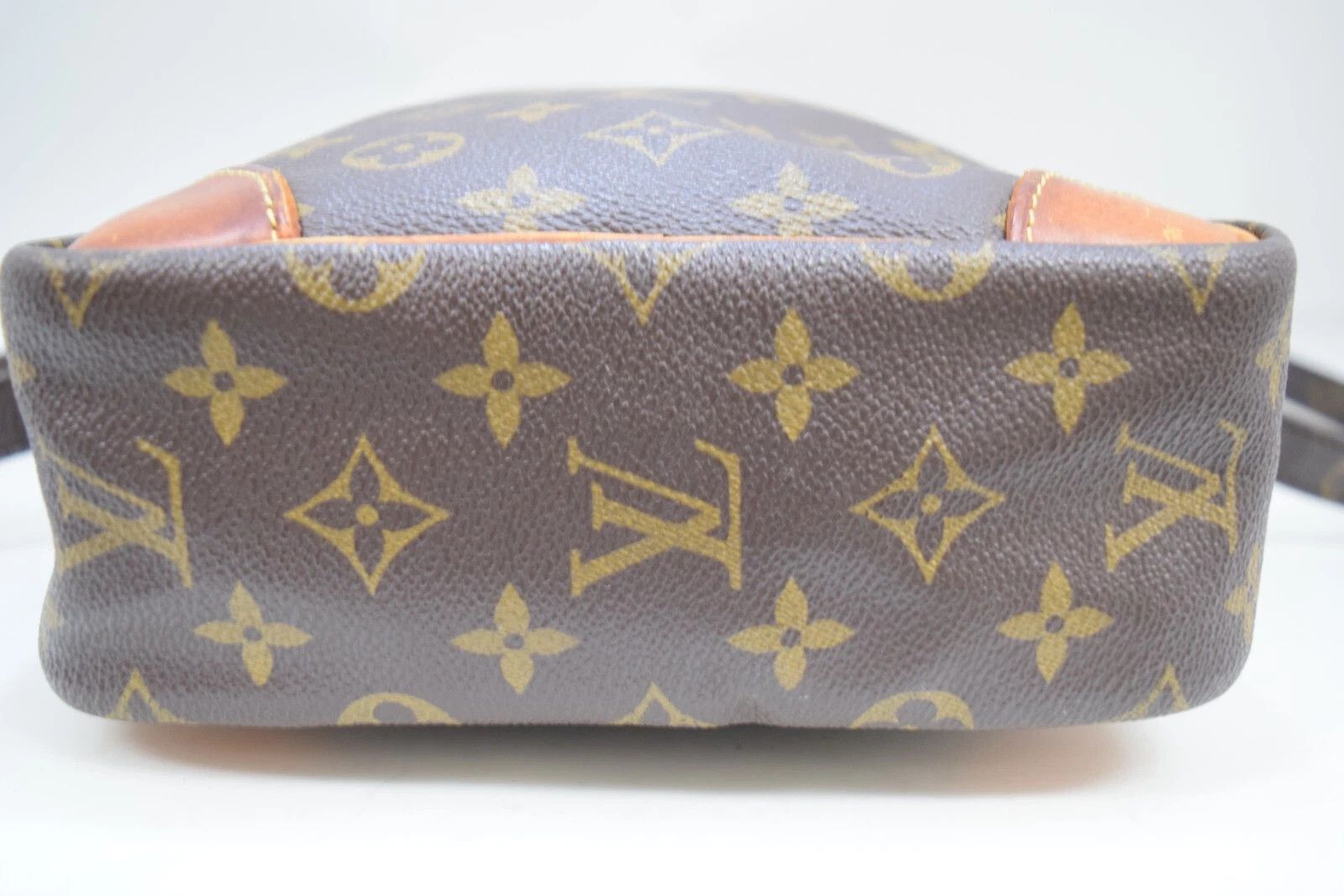 Louis Vuitton Auth Louis Vuitton Danube GM Crossbody Bag Monogram M45262 Size ONE SIZE - 5 Thumbnail