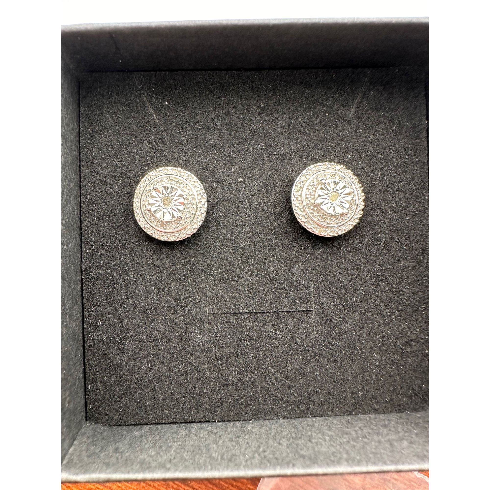 Other Round Illusion Diamond Stud Earrings Size ONE SIZE - 6 Thumbnail