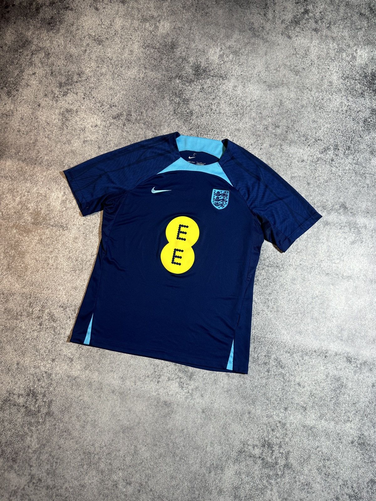 Nike Rare Nike England Soccer Jersey Streetwear Vintage Style L Size US L / EU 52-54 / 3 - 1 Thumbnail