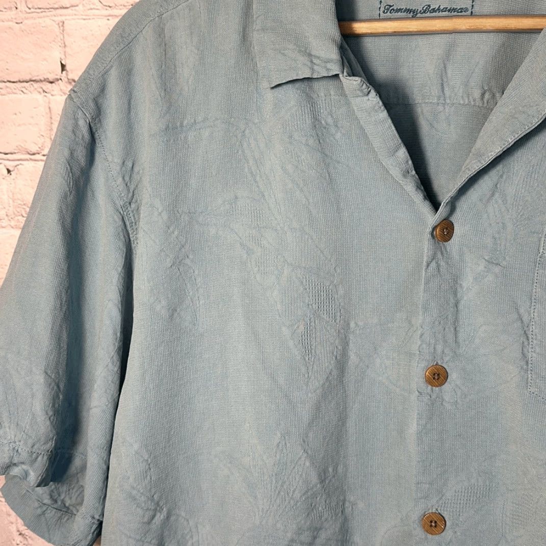 Tommy Bahama Tommy Bahama Camp Shirt XL Mint Green 100% Silk Bedarra Garden Camp Short Sleeve Men Blue Cream Exterior Color Cream Size US XL / EU 56 / 4 - 3 Thumbnail
