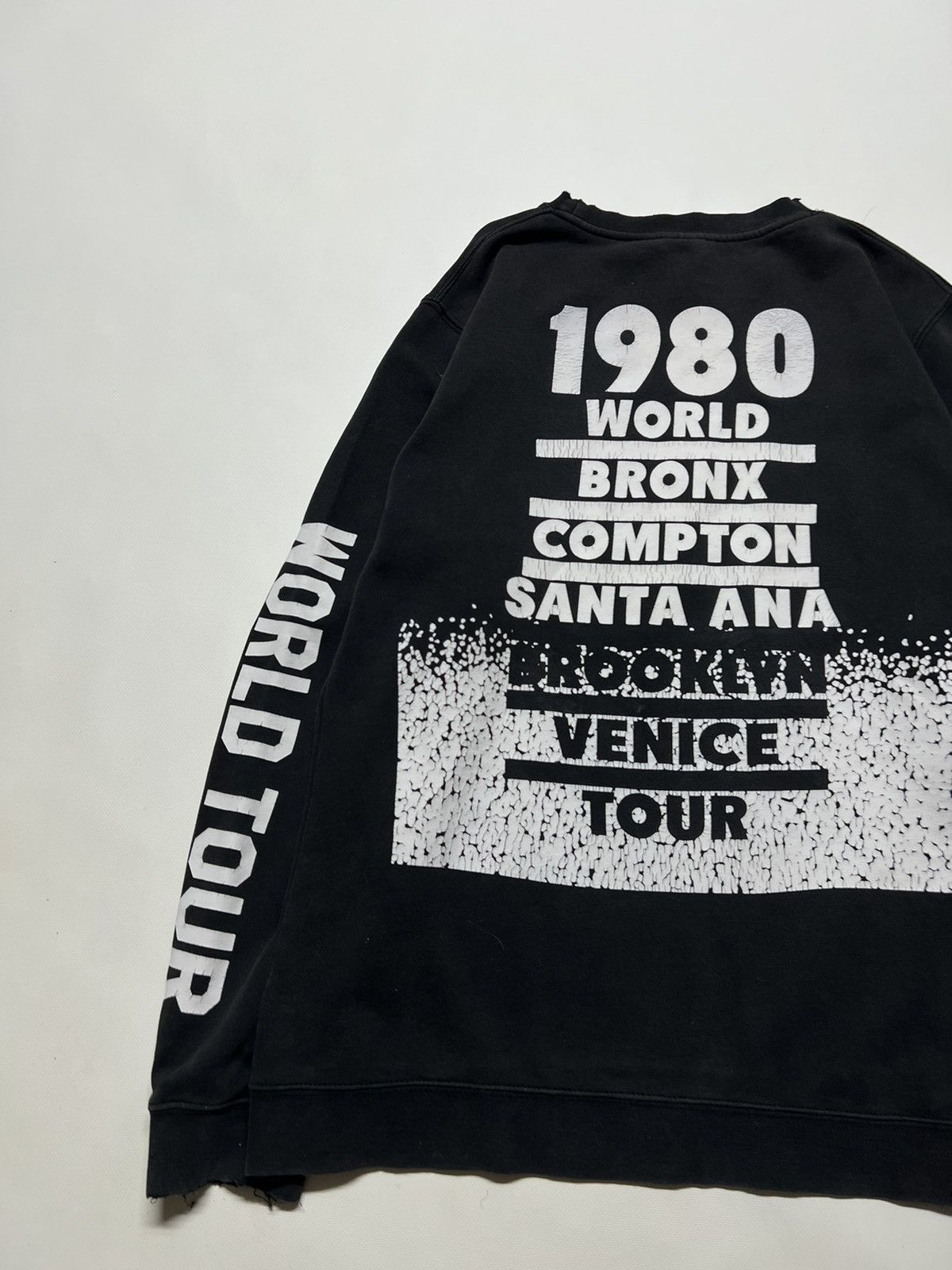 Stussy × Vintage Vintage Y2k Stussy Skull☠️ Thrashed World Tour Sweatshirt 00s Size US L / EU 52-54 / 3 - 14 Thumbnail
