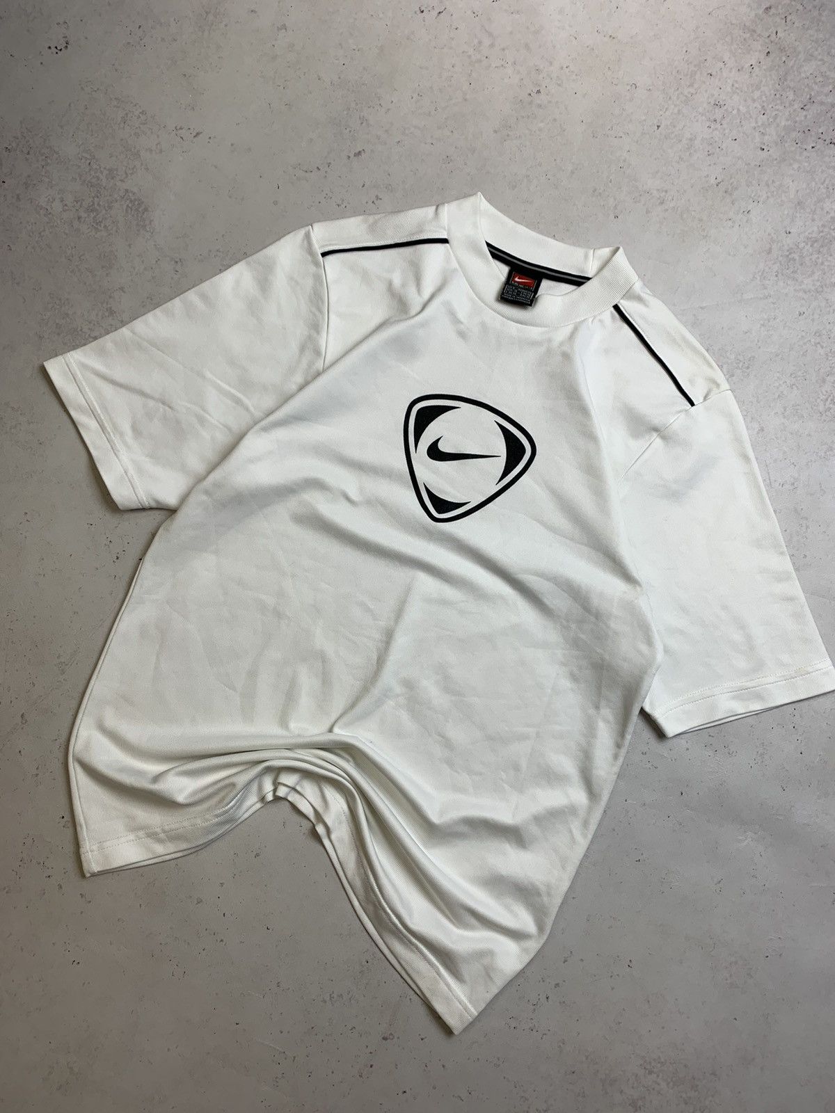 Nike Vintage Nike TN Style T-shirt S Y2K Size US S / EU 44-46 / 1 - 2 Thumbnail