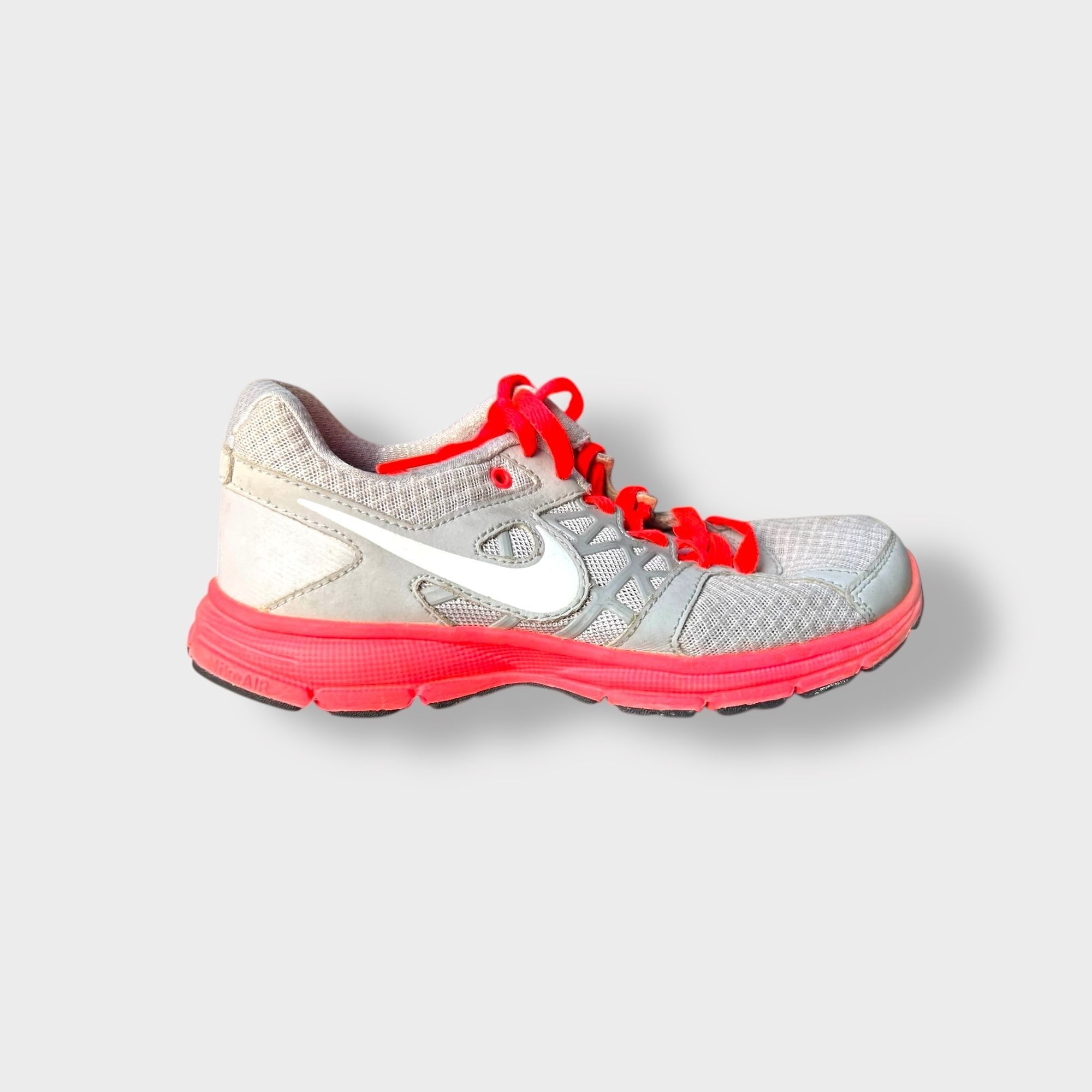 Nike Nike Womens Running Shoes Size 7 White & Red Lightweight Bre Size US 7 / IT 37 - 3 Thumbnail